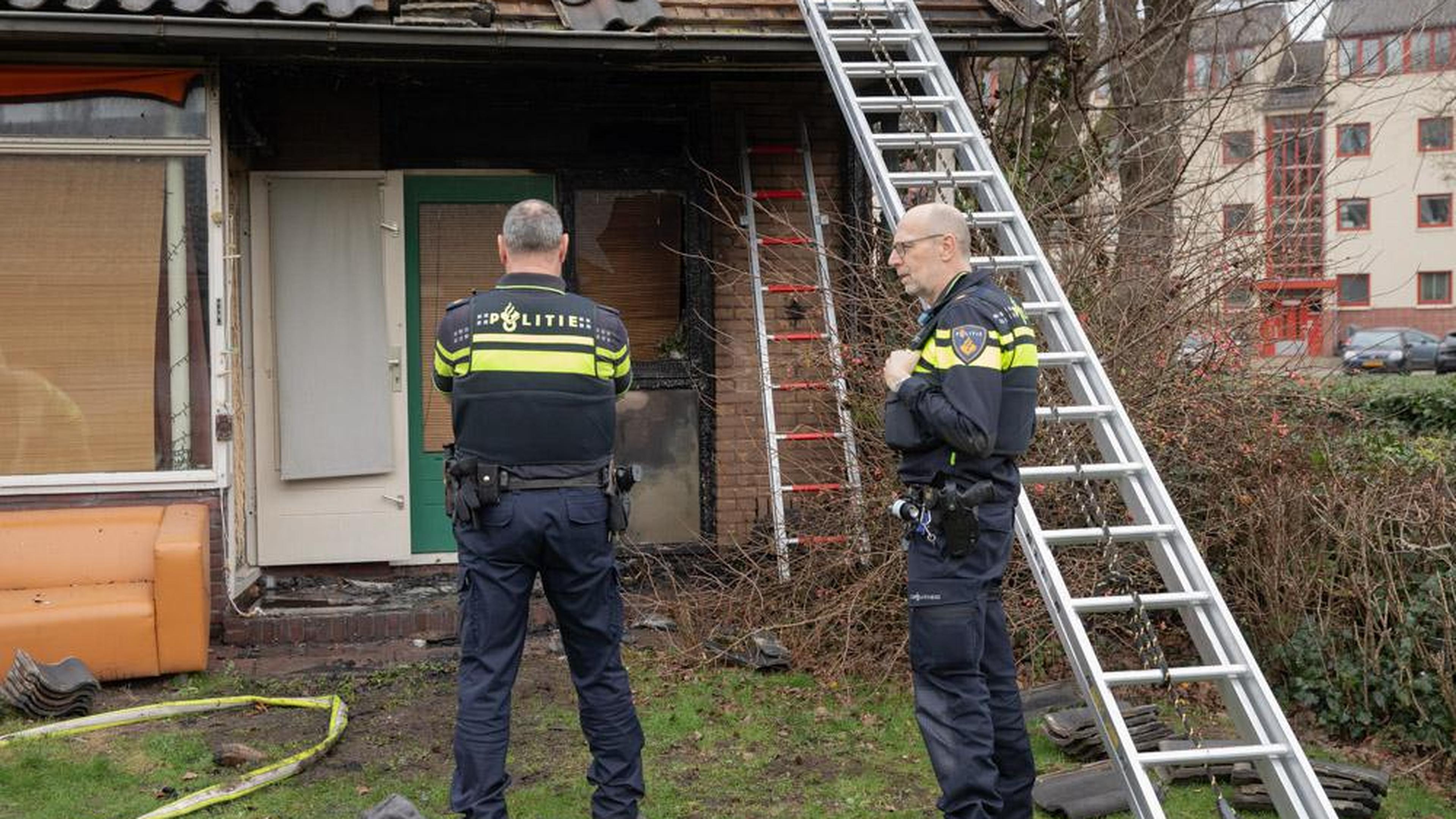 Oplettende Voorbijganger Waarschuwt Slapende Bewoners Bij Woningbrand