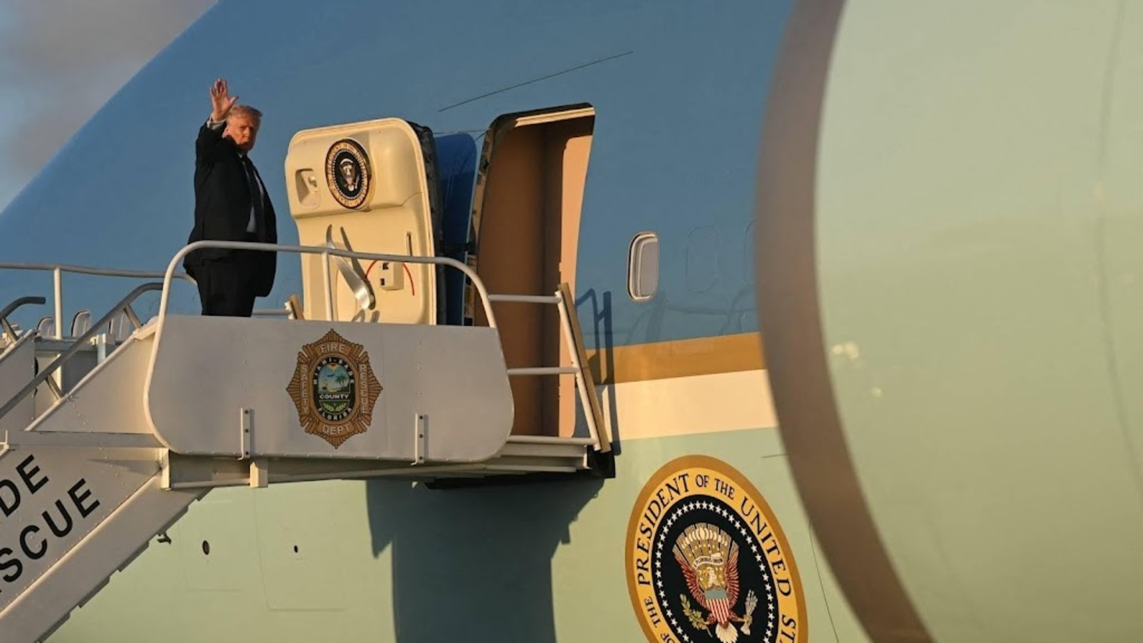 Axios: US wants Israel not to attack Iran's oil sector