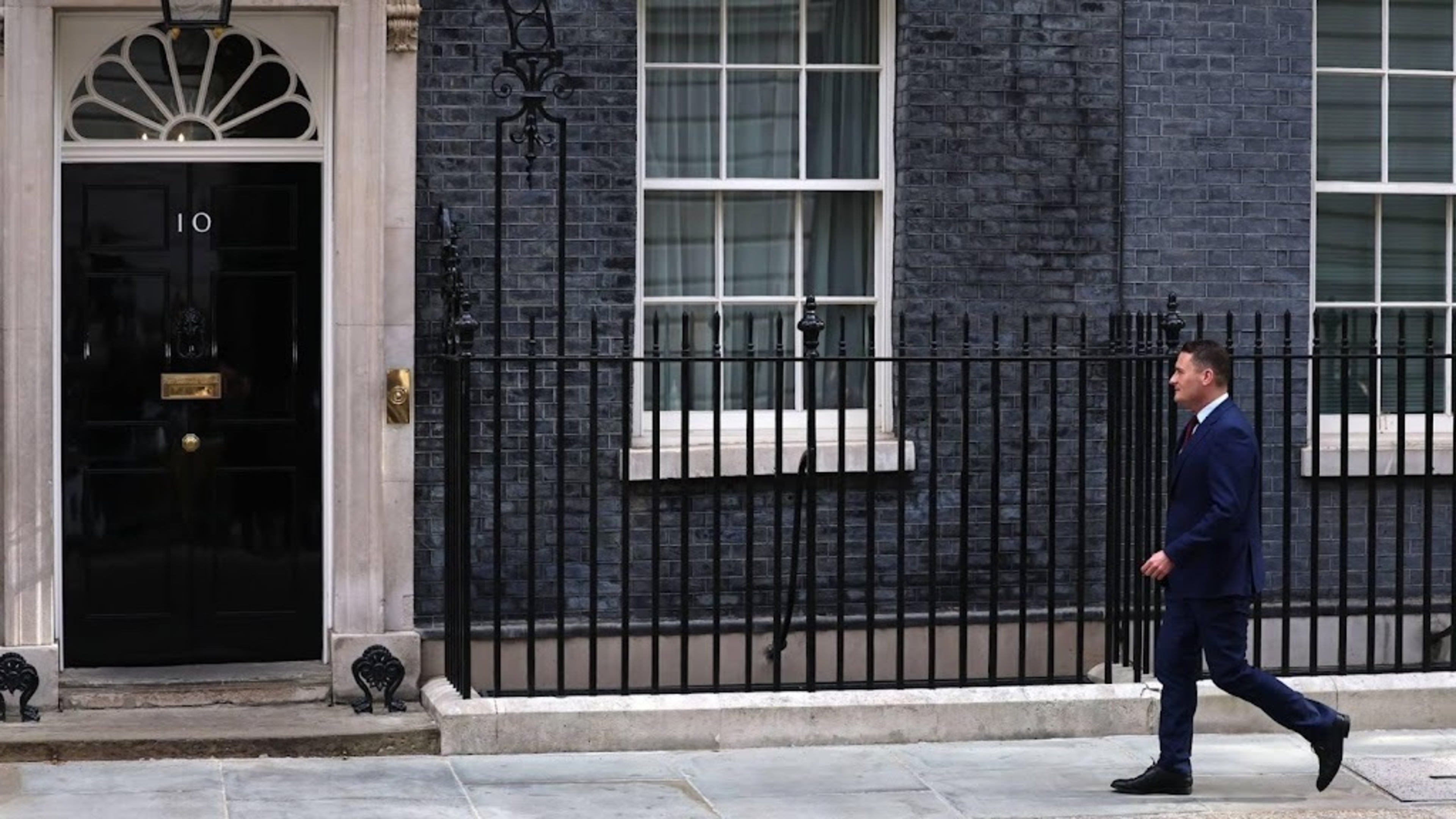 Pressure on Starmer mounts, brief meeting with potential challenger