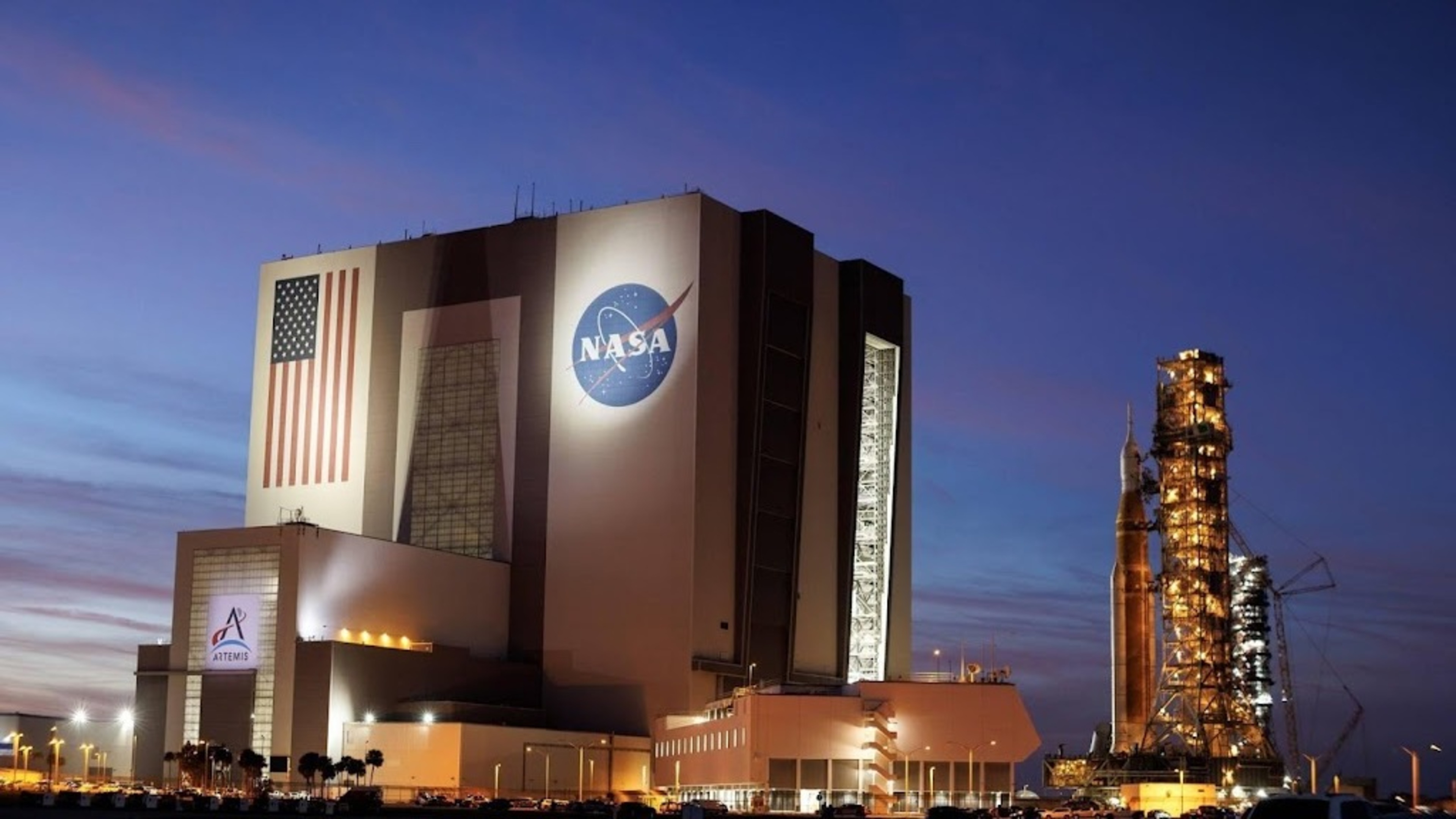 NASA changes moon landing program