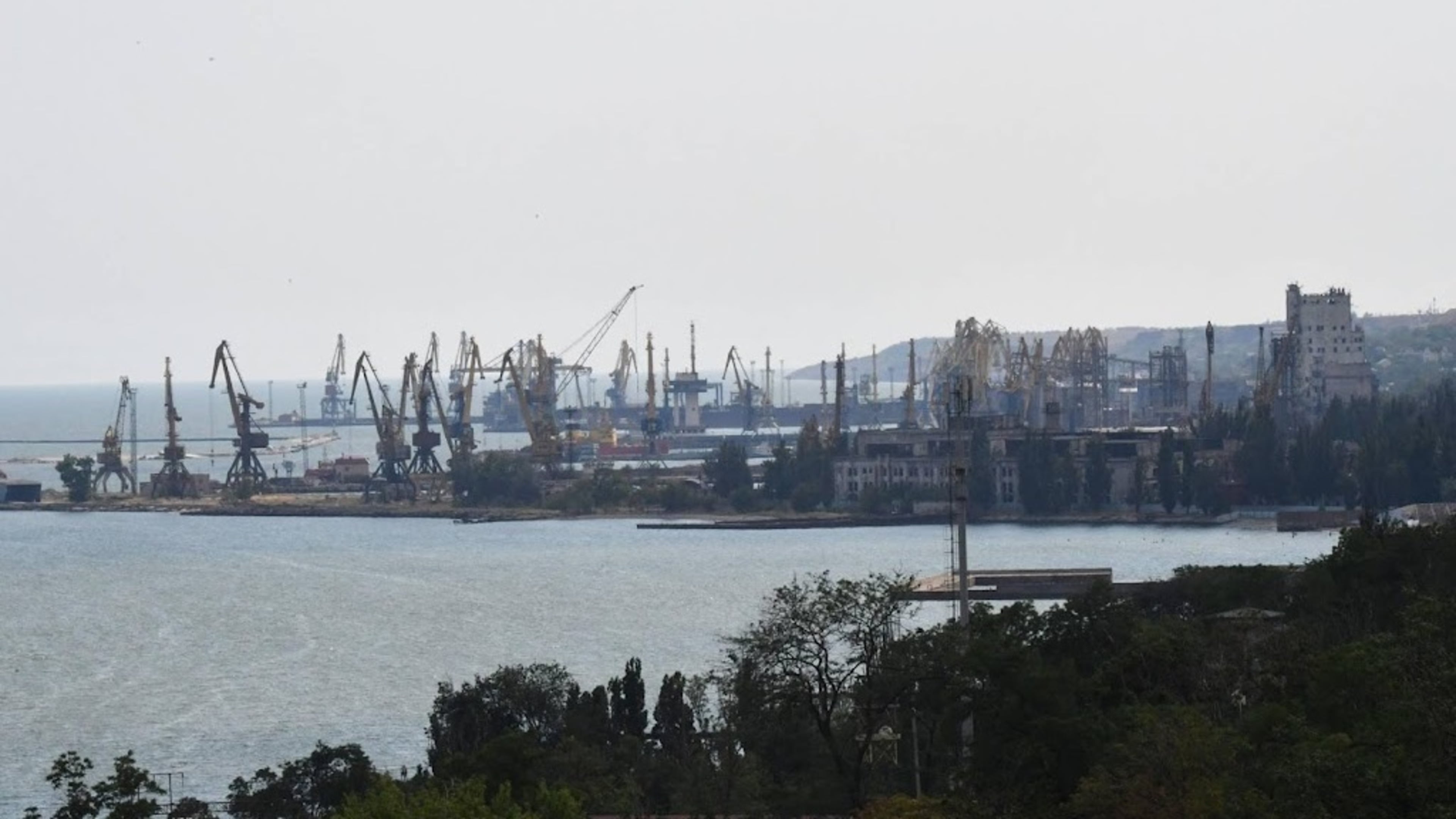 Ukraine attacks Russian-used Mariupol port