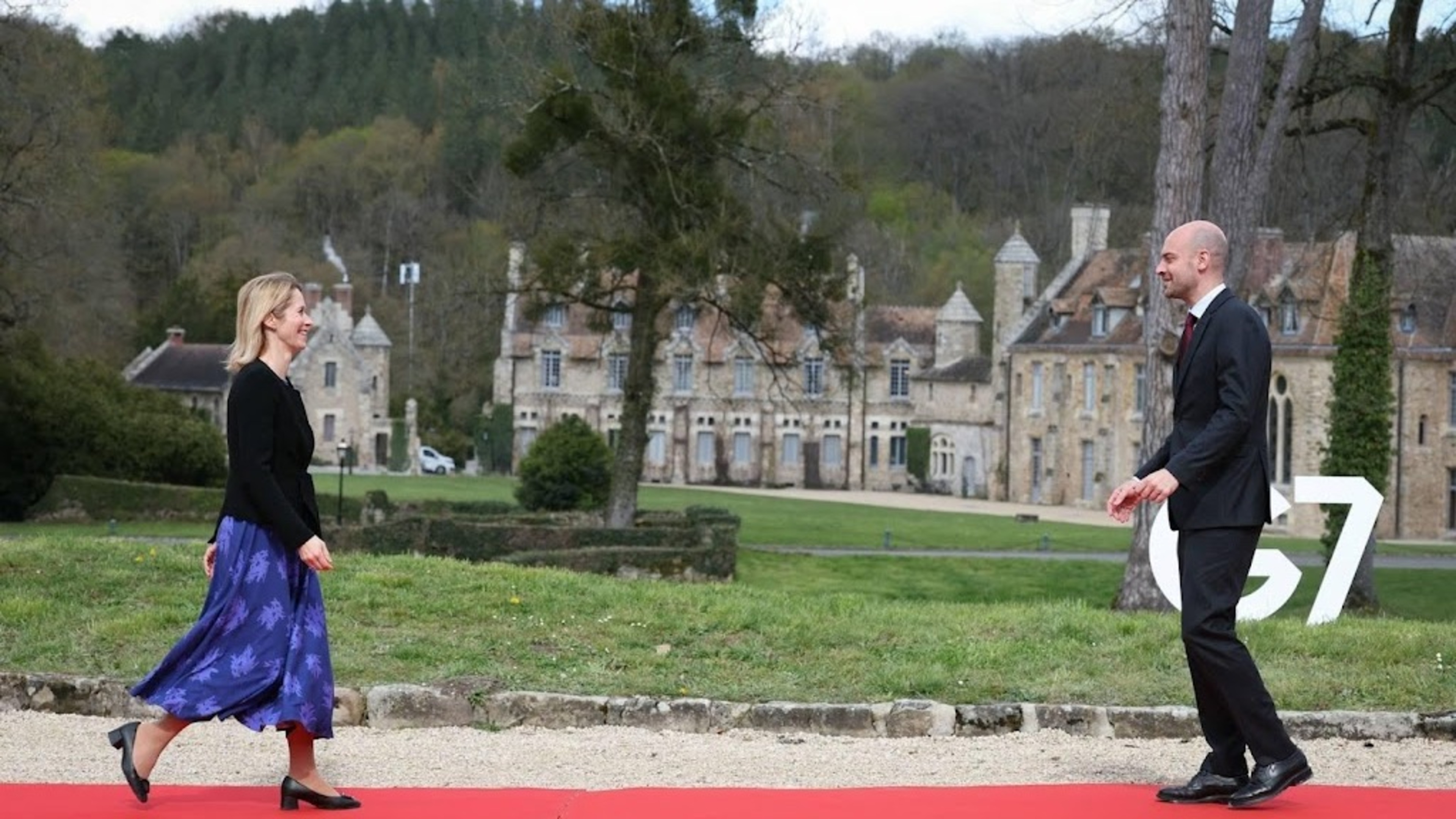 EU foreign policy chief says Ukraine should not give up Donbas