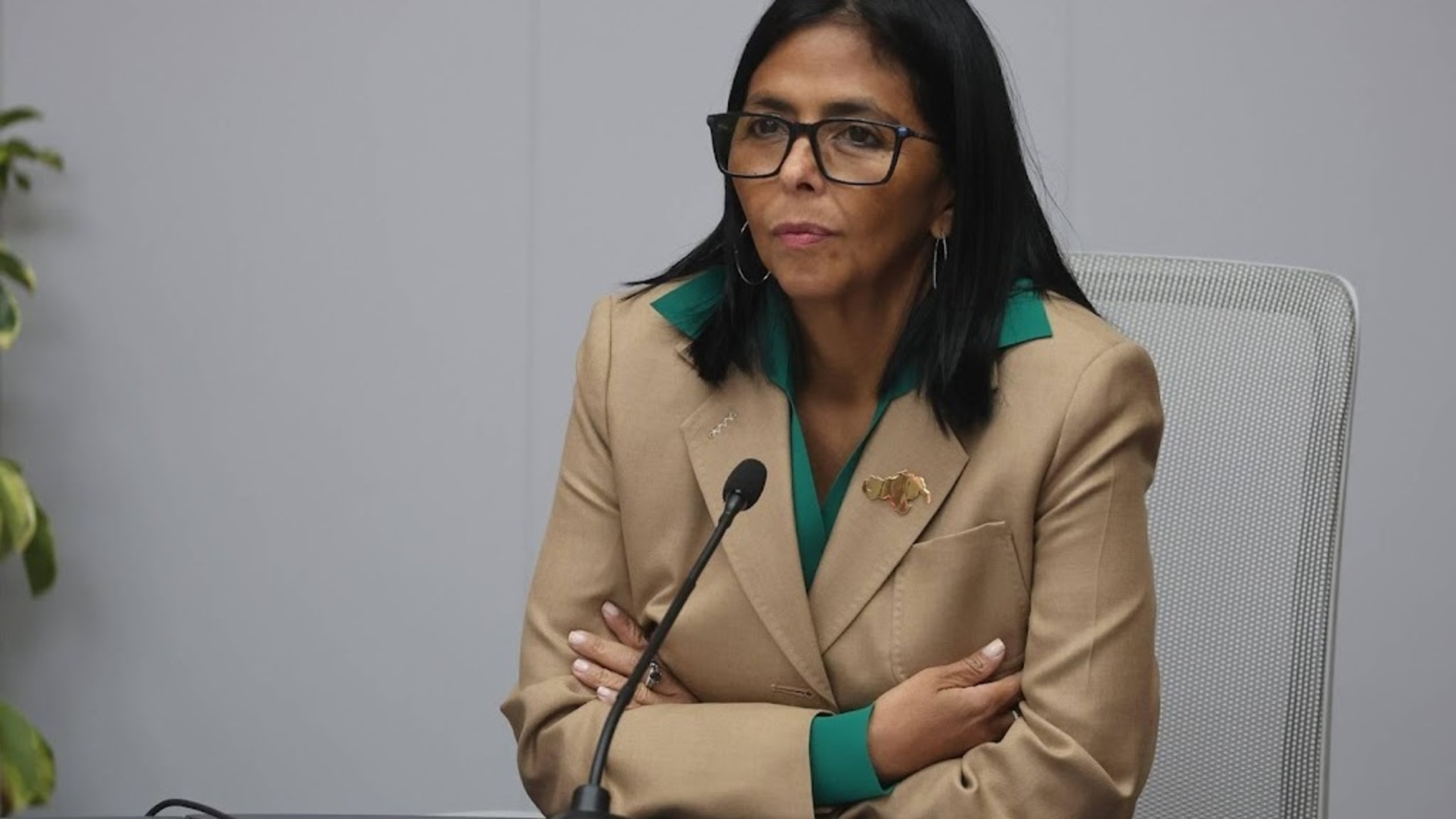 US removes Venezuelan interim president from sanctions list