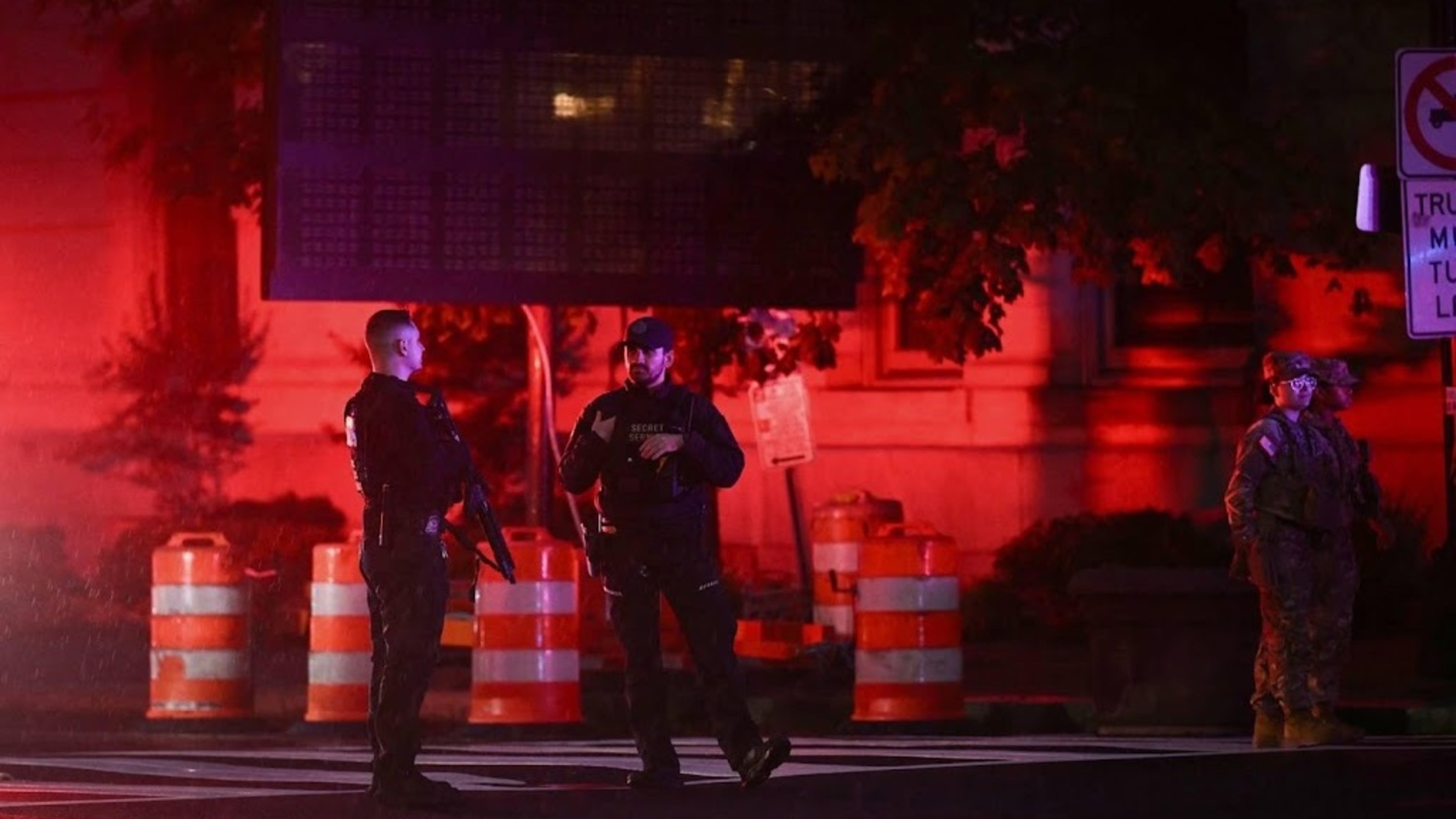 Man who shot near White House known to security services