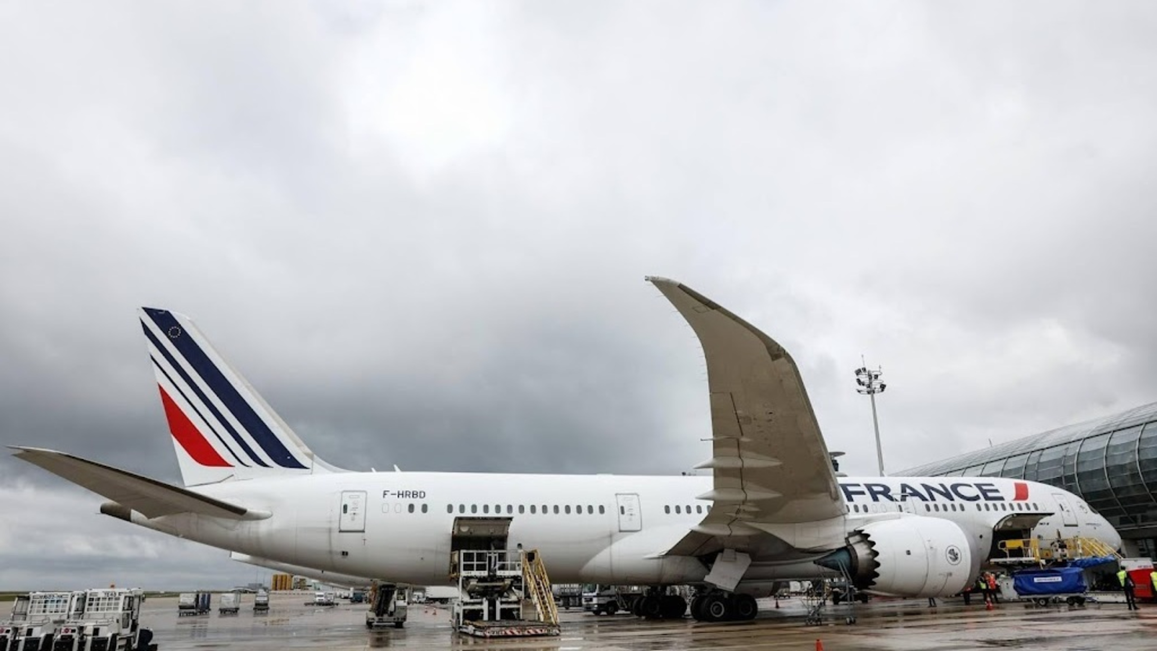 French evacuation plane forced to turn back due to Middle East rocket fire