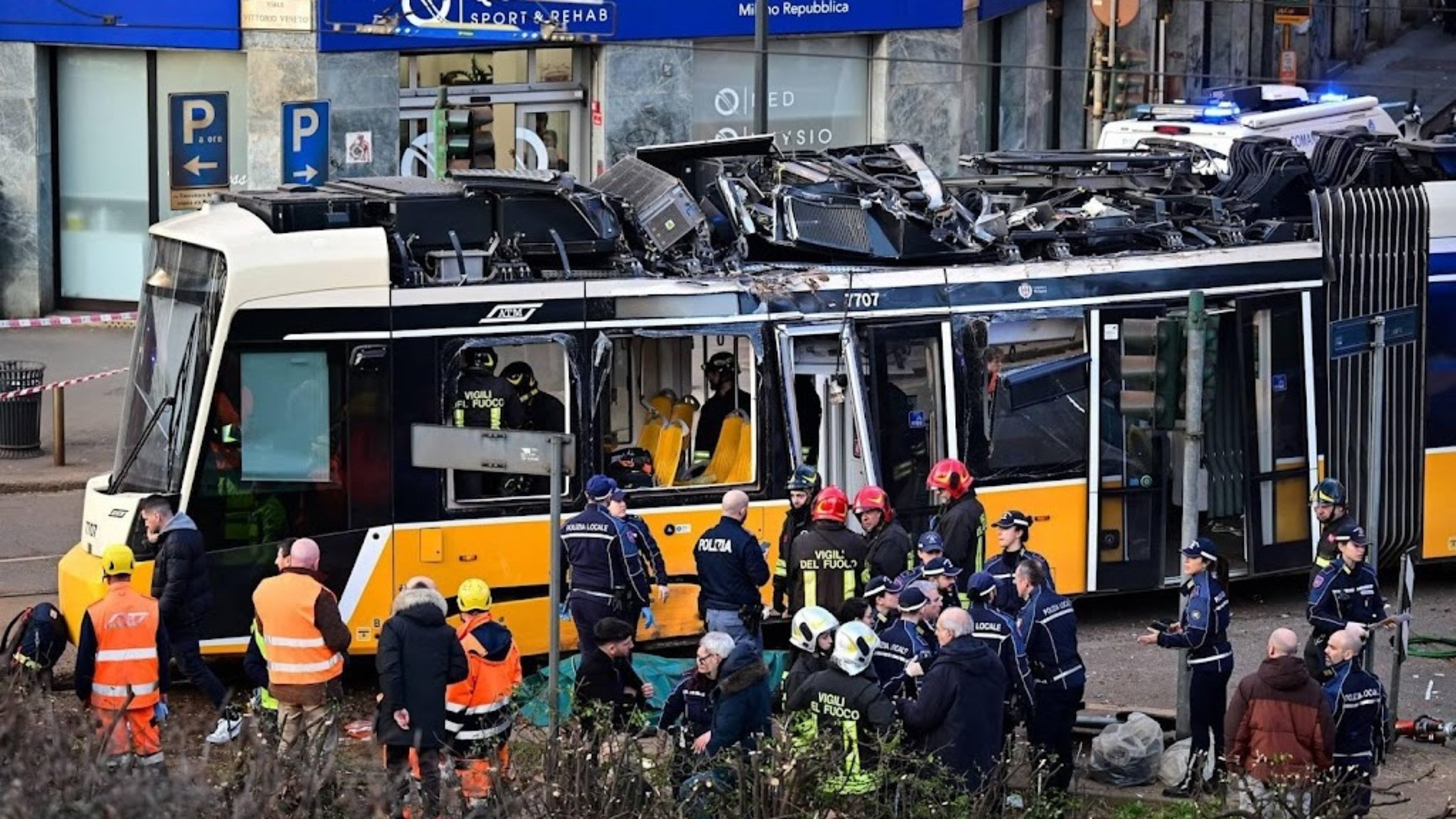 One dead and several injured after tram derailment in Milan