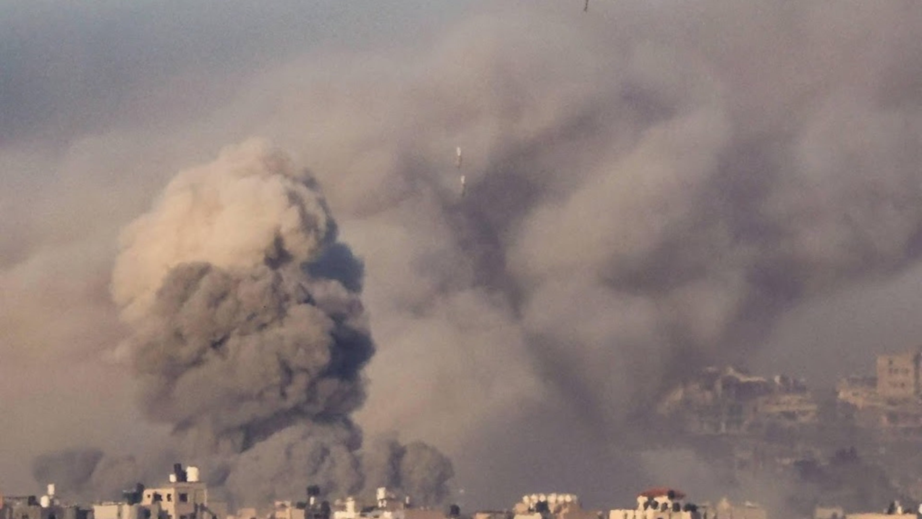 Deaths reported in Gaza and South Lebanon from Israeli attacks