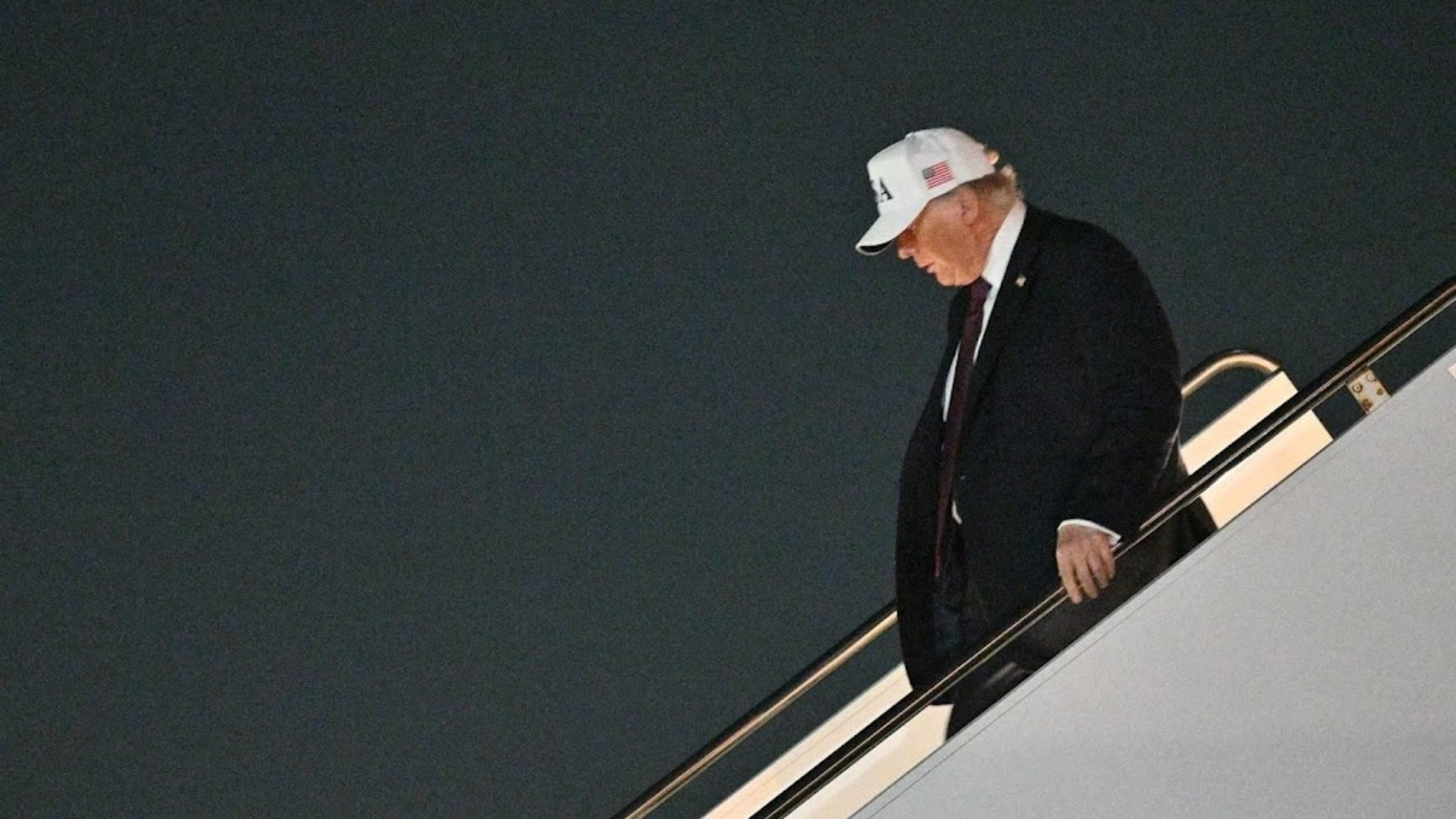 Trump calls on Iranians to rise up