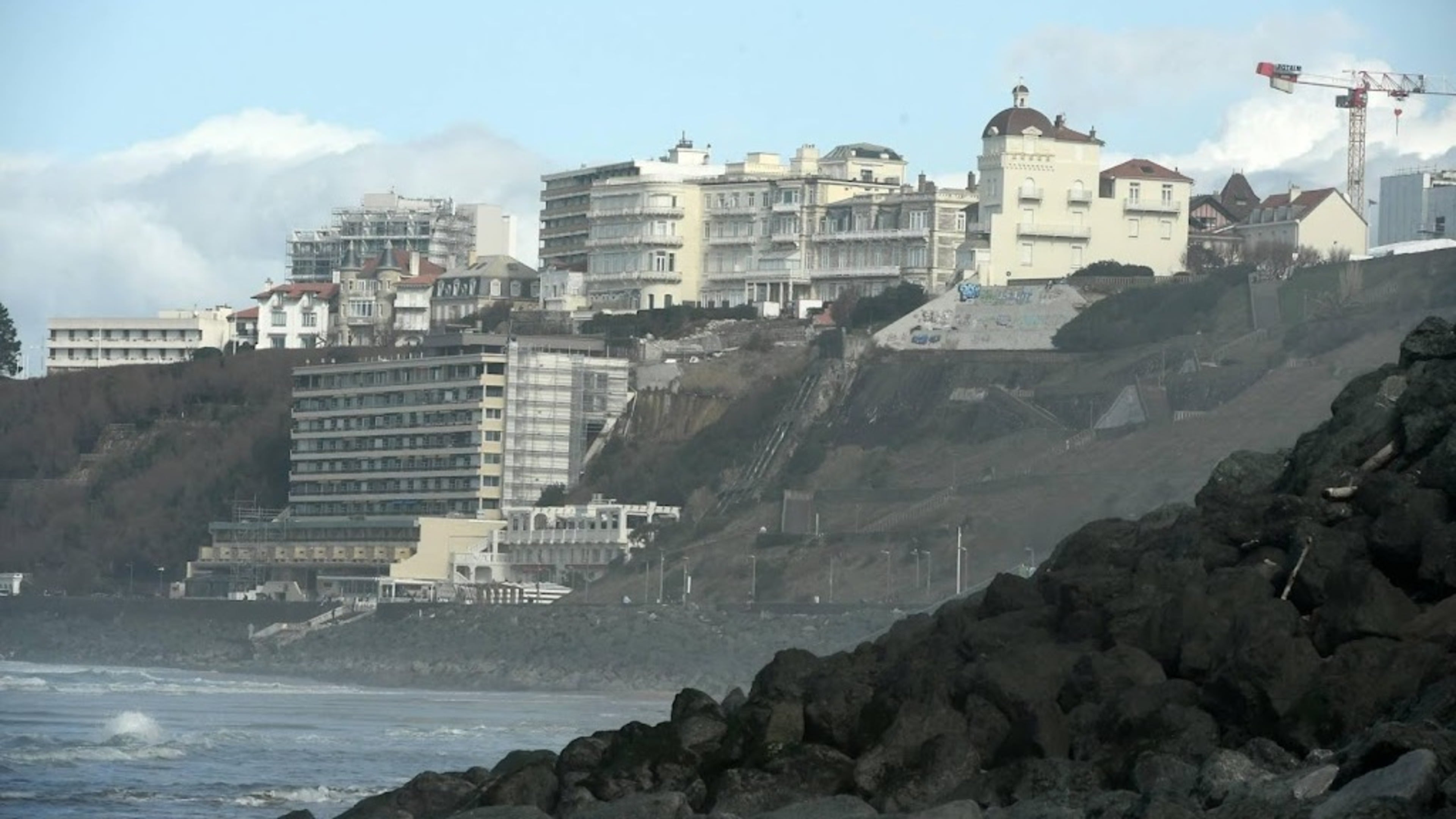 Two divers missing in France after cliff collapse