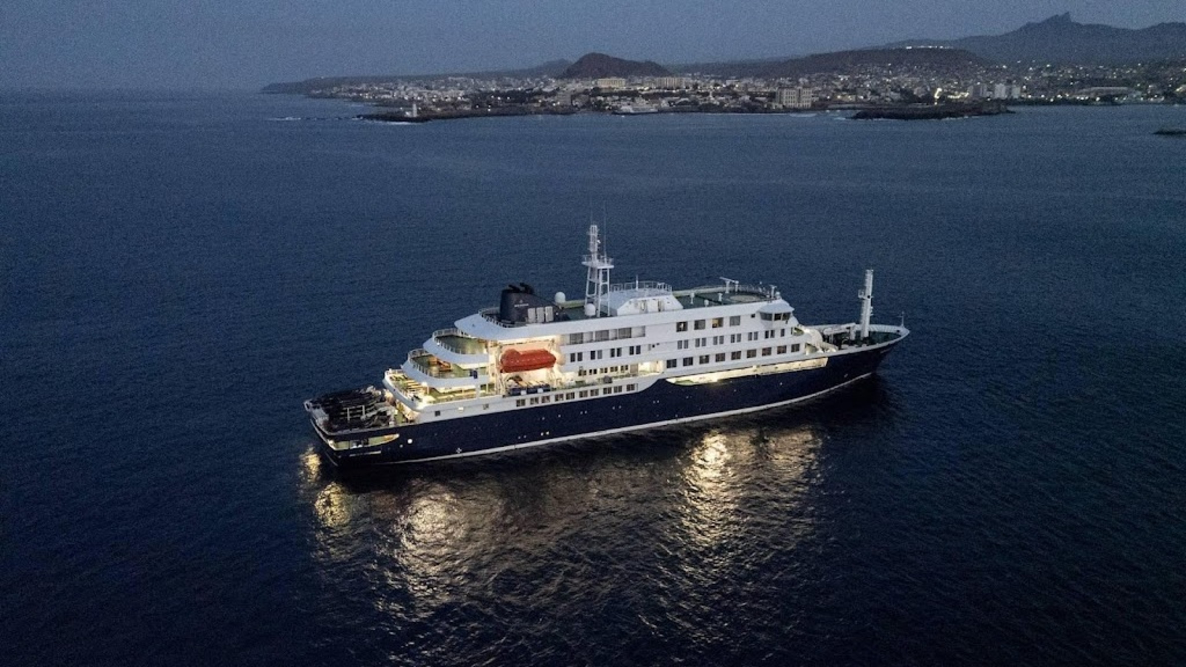 Countries send planes for those on board the Hondius