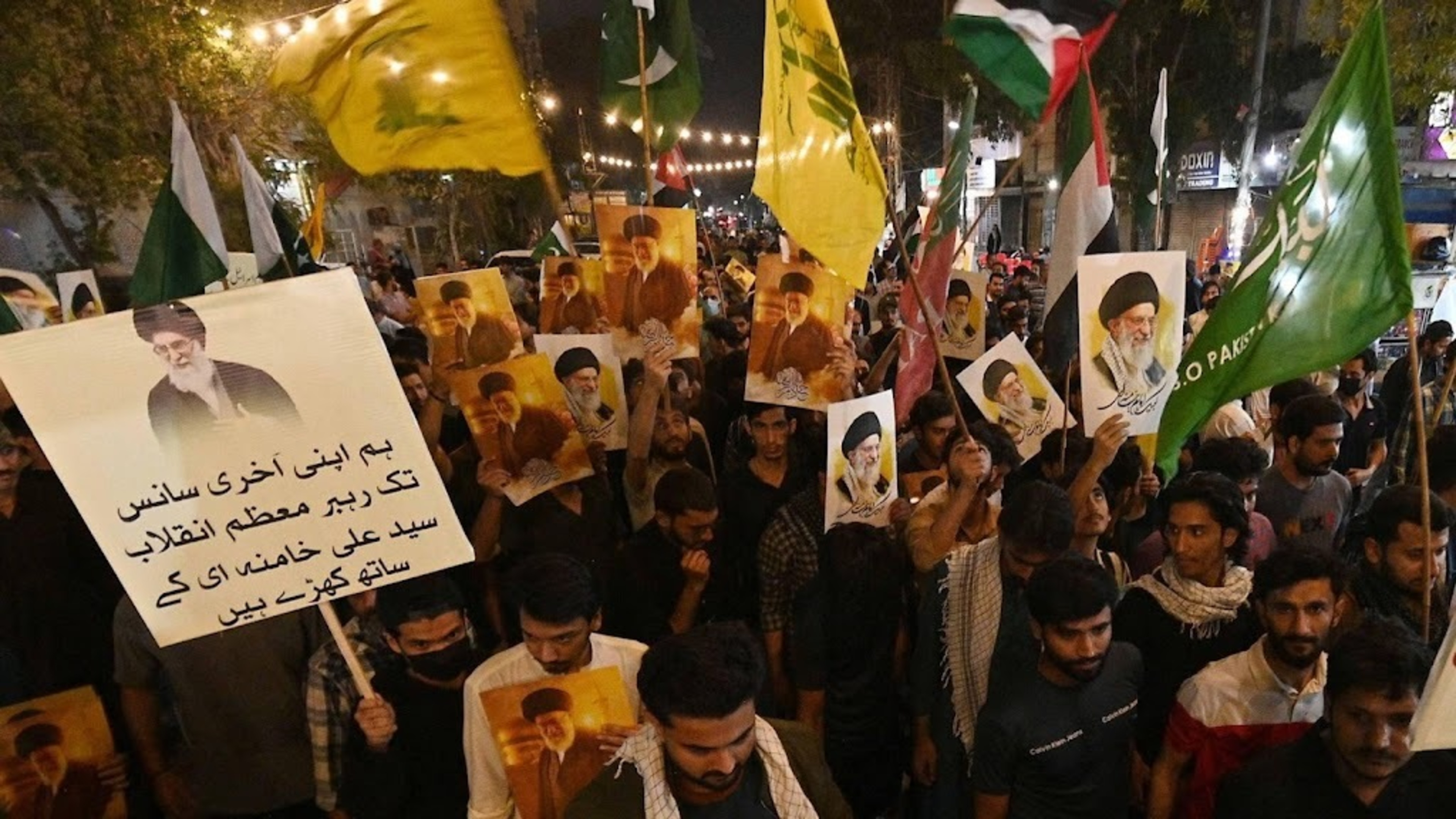 Deaths at pro-Iranian protest at US consulate in Karachi