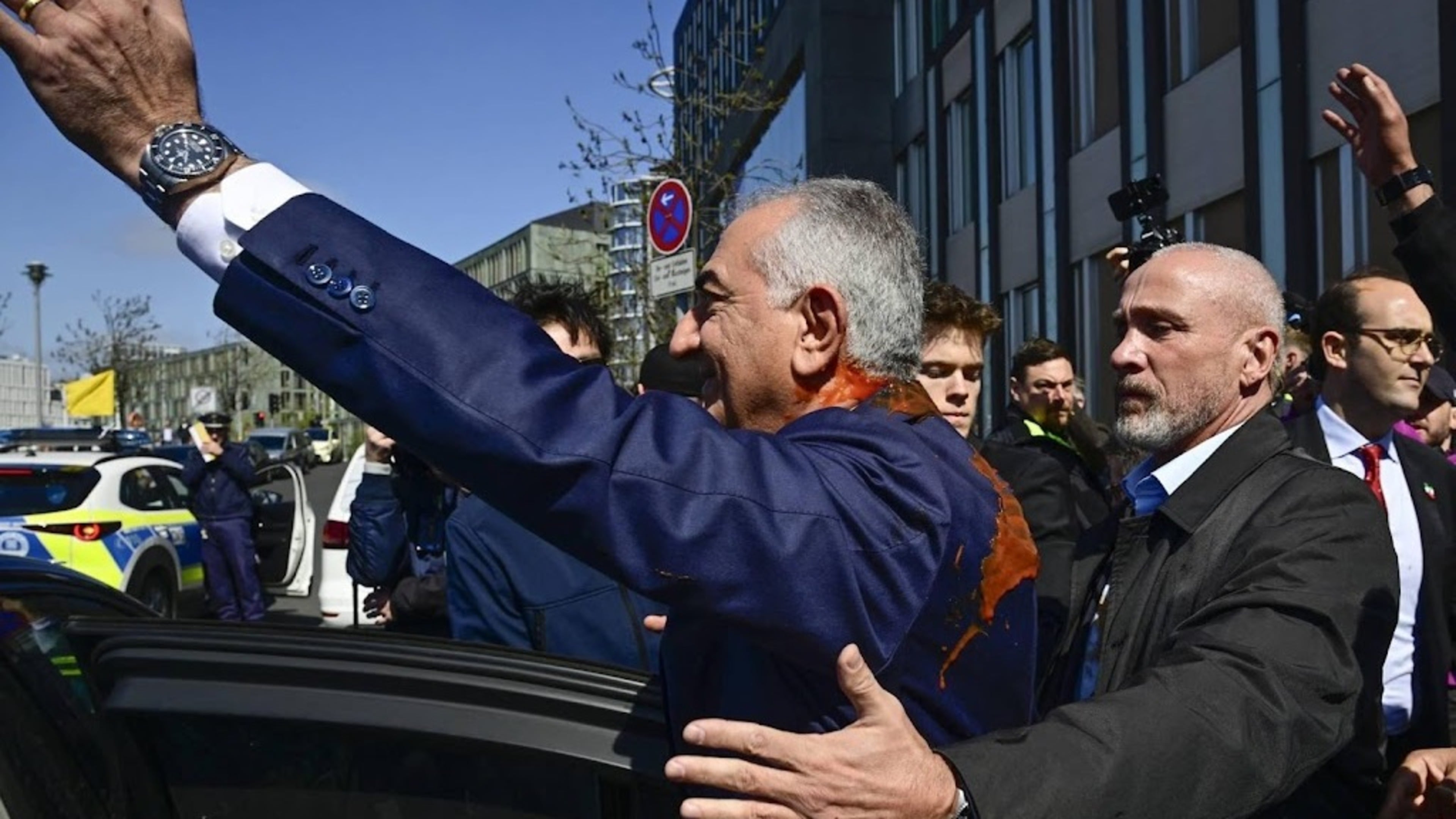 Man throws liquid at former Iranian crown prince in Berlin