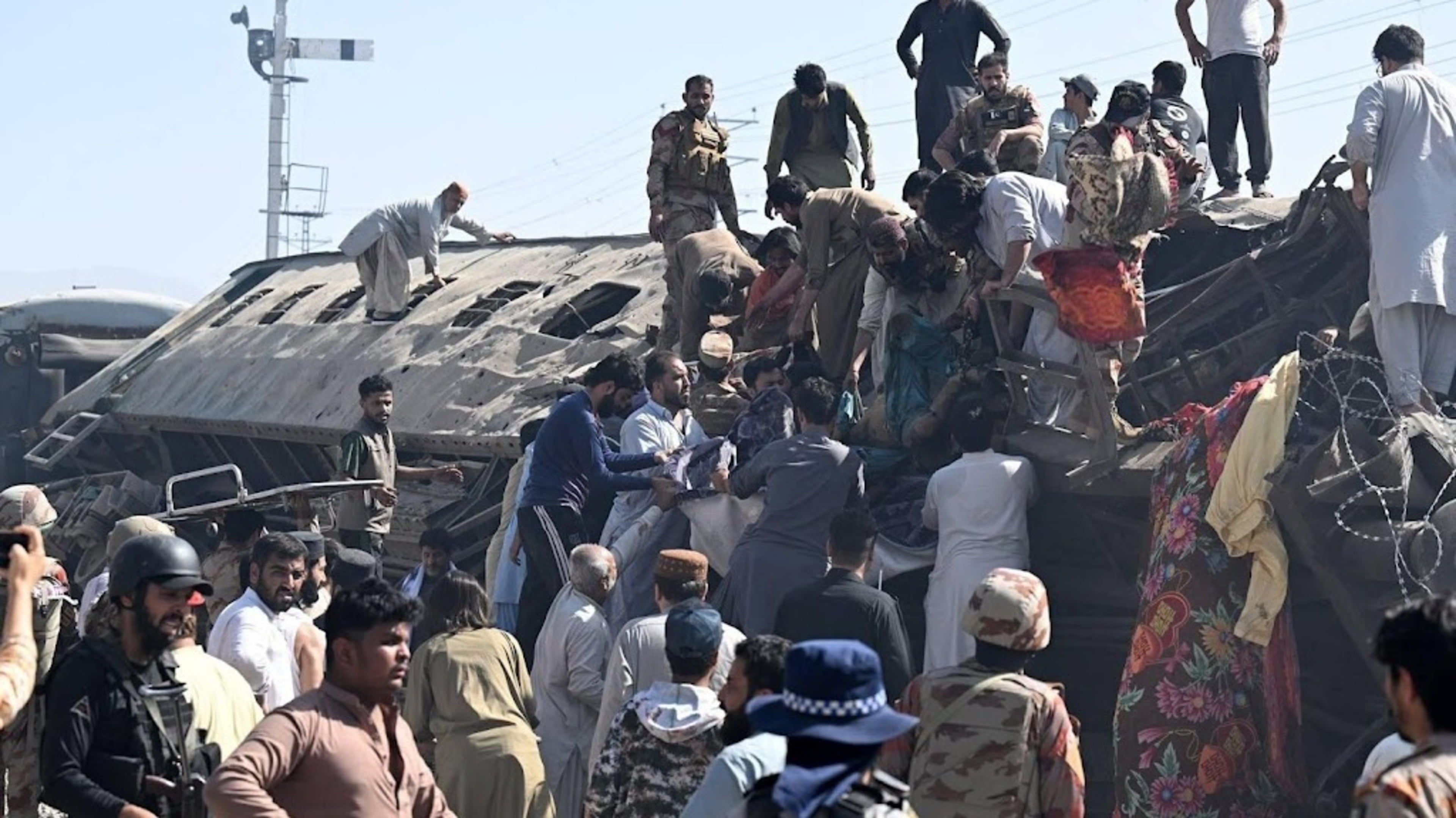 Many casualties in train attack in southwest Pakistan