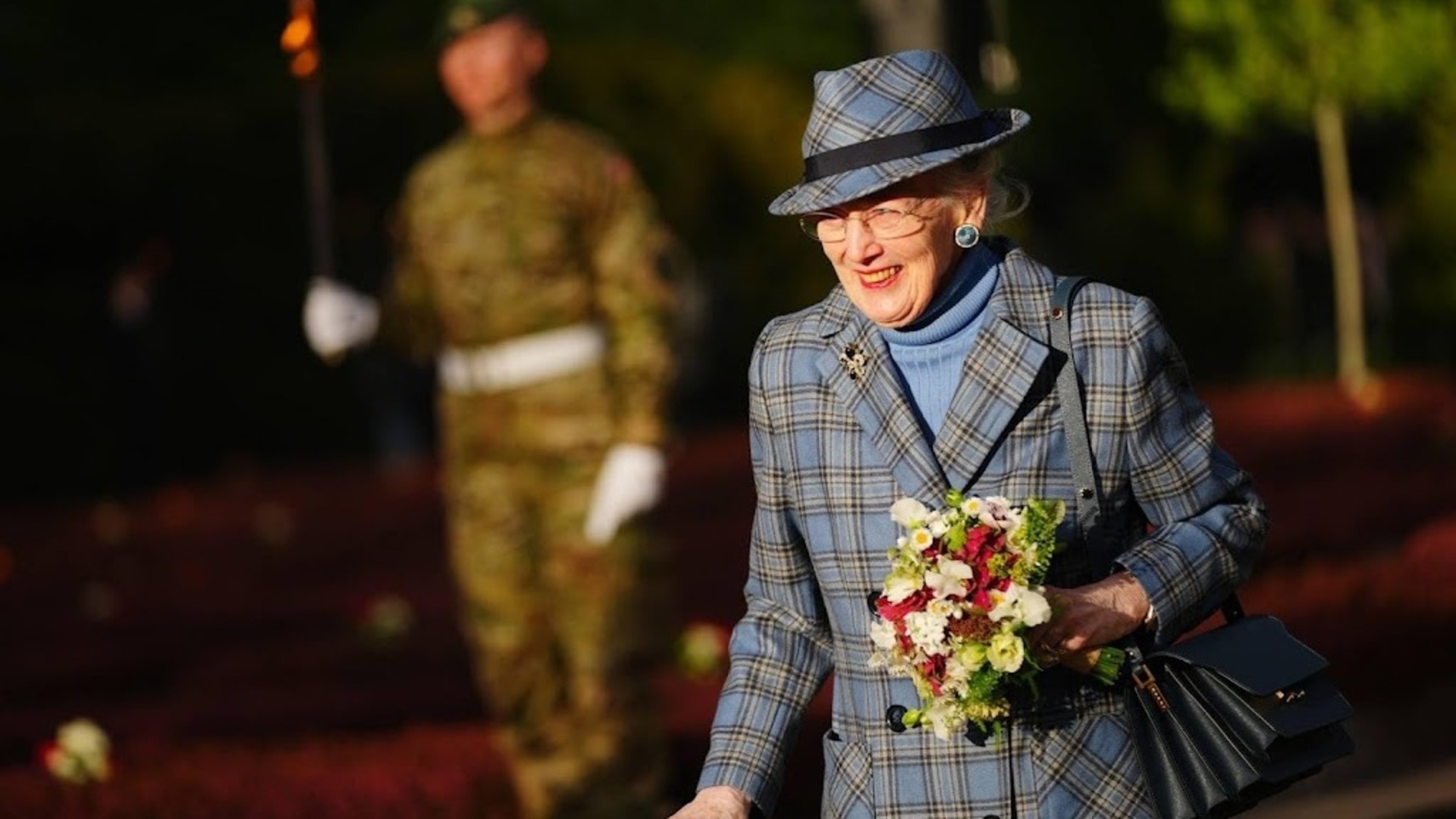 Deense koningin Margrethe in ziekenhuis met pijn op borst | De Gooi- en ...