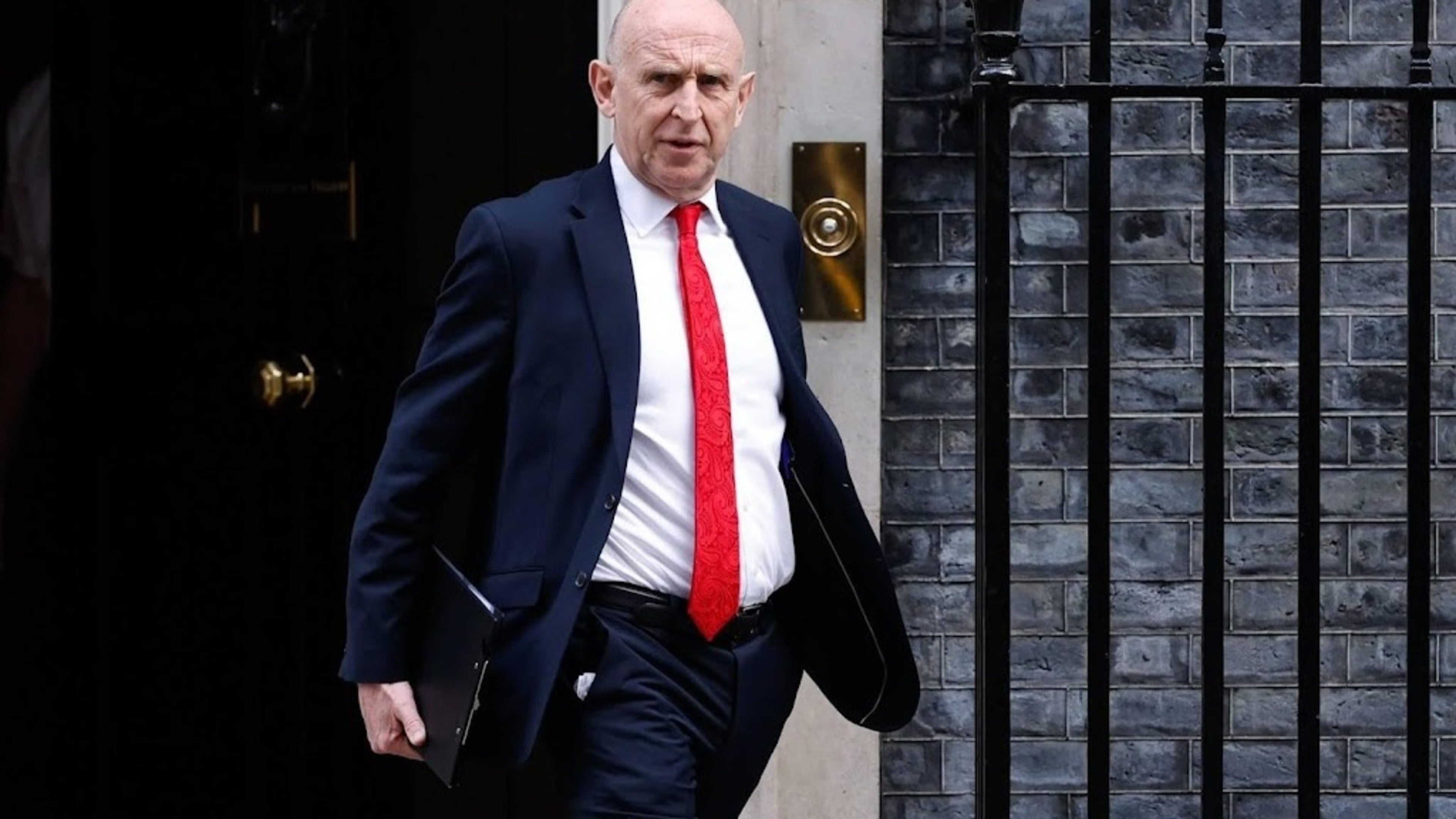 Newspaper: Russia jammed GPS during British defense minister's flight