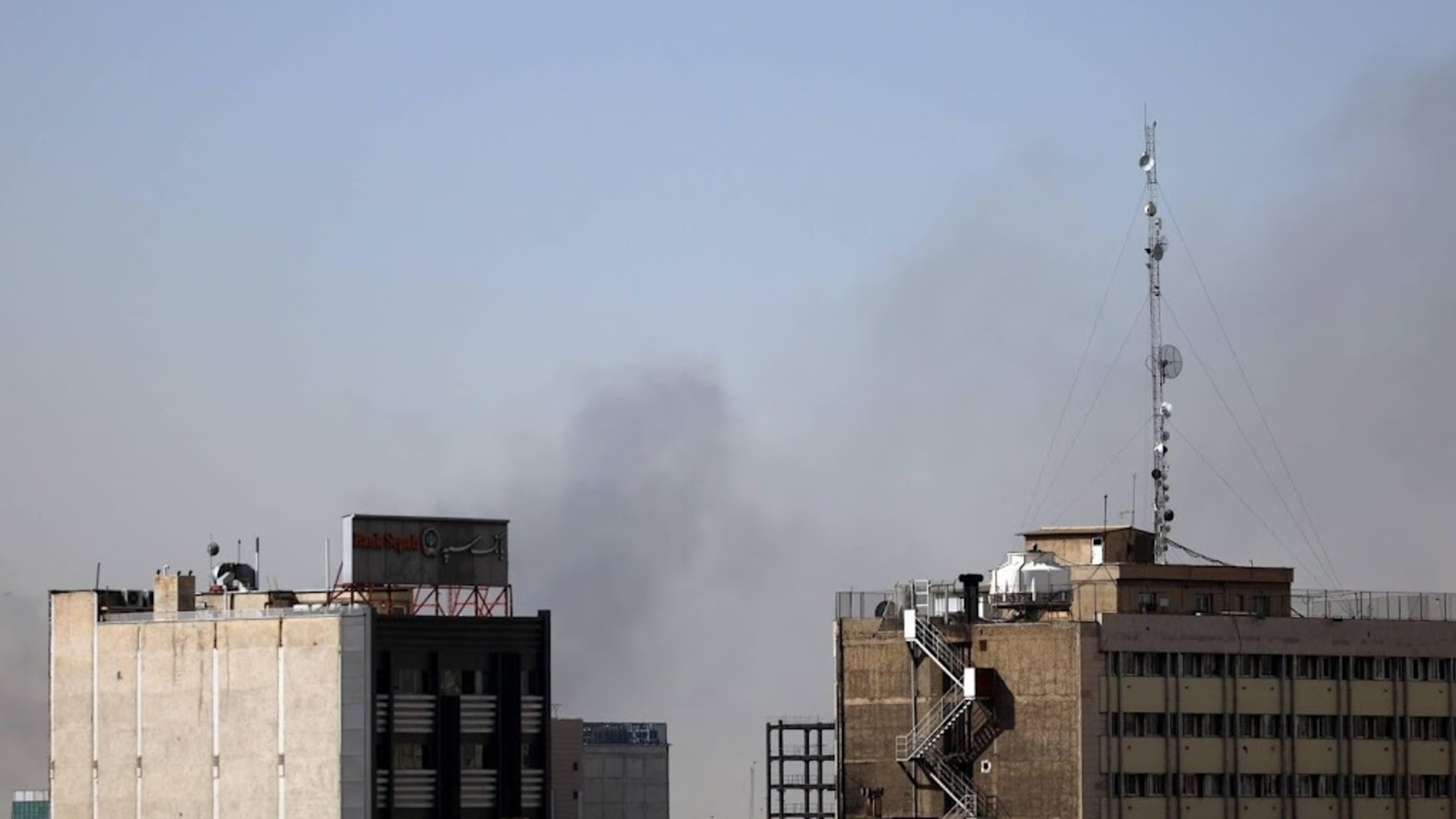 Iranians try to flee Tehran over attacks