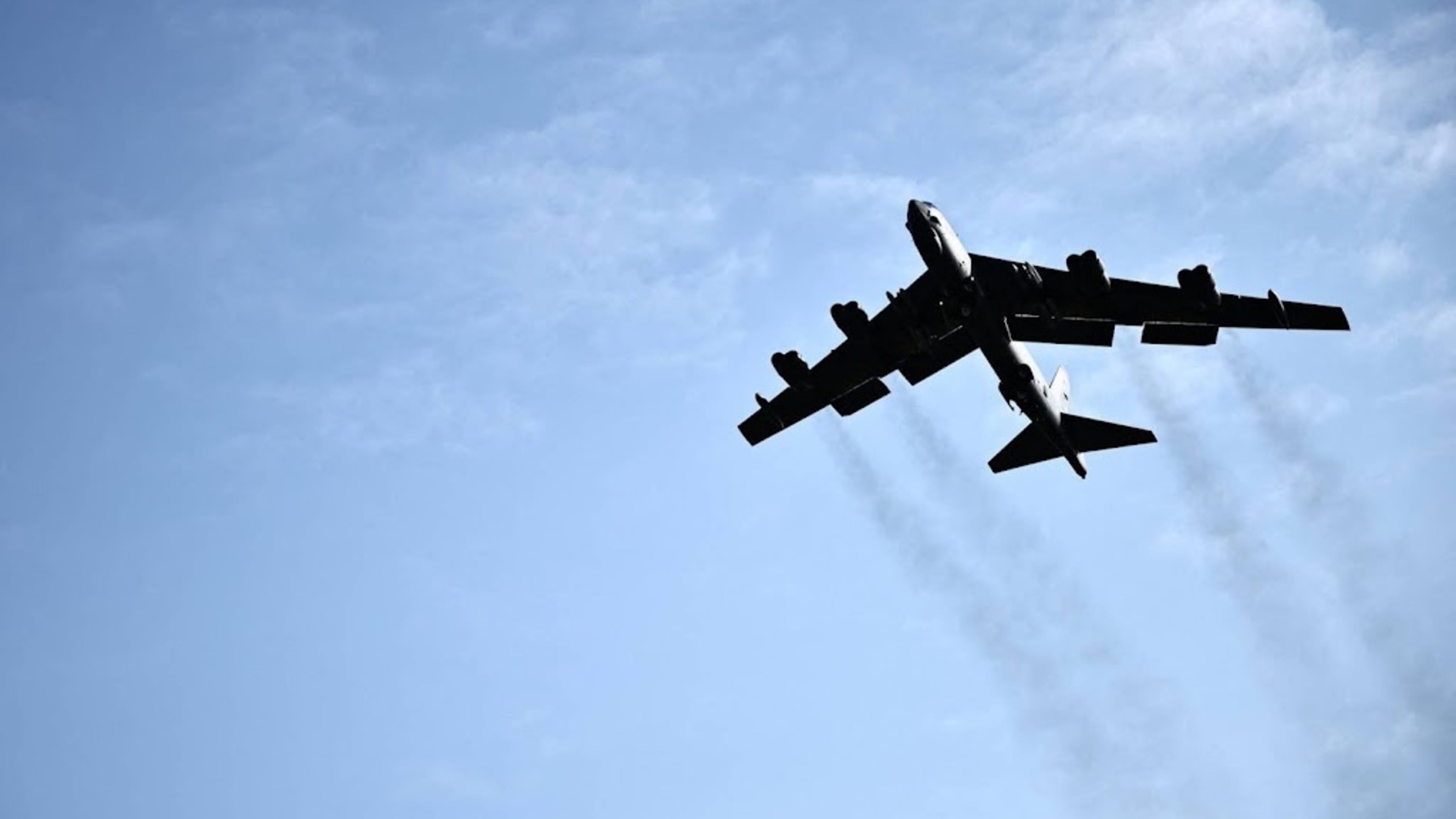 US Air Force expects eight dead after bomber crash