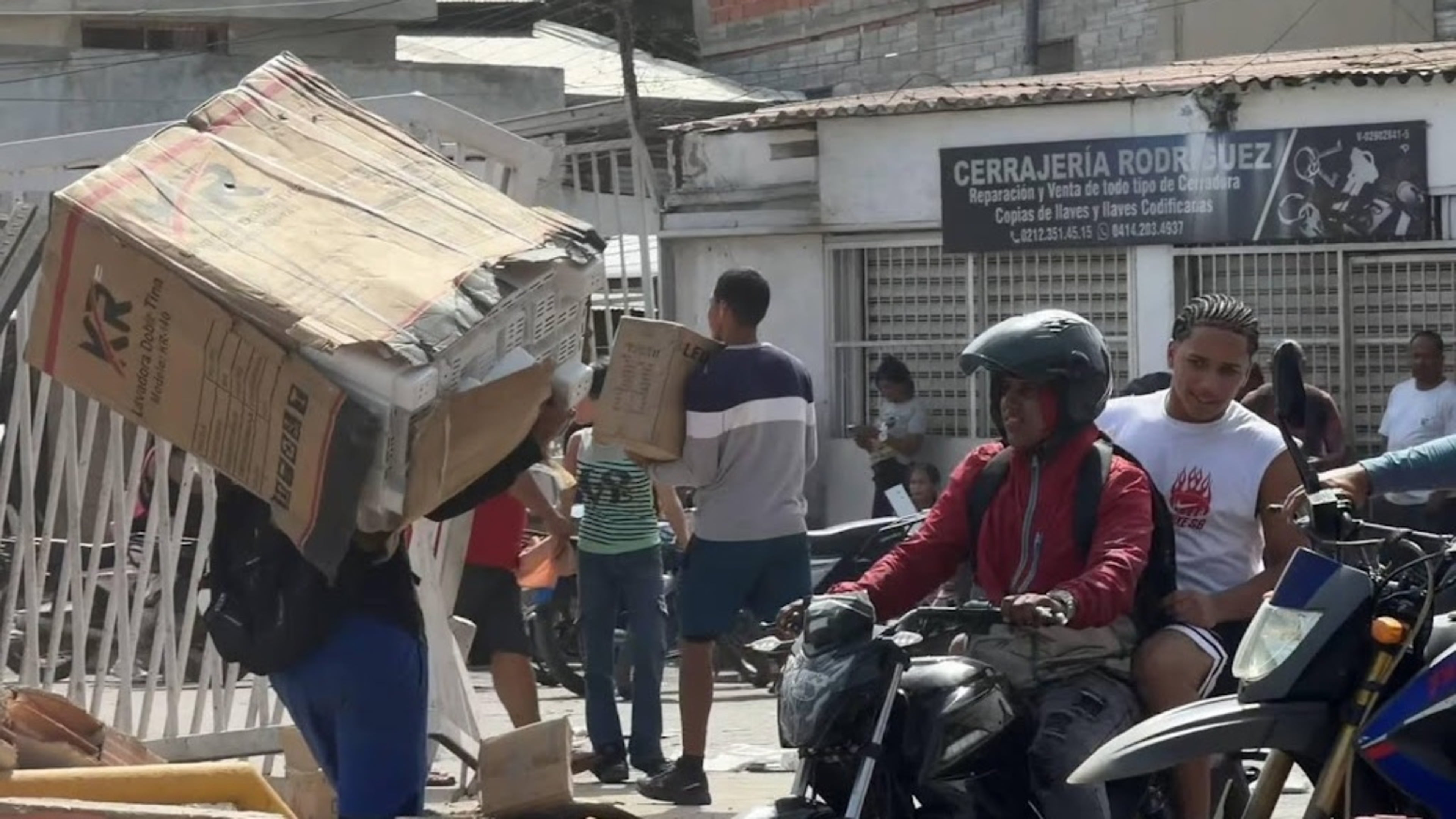 Looting reported in hard-hit Venezuelan coastal province