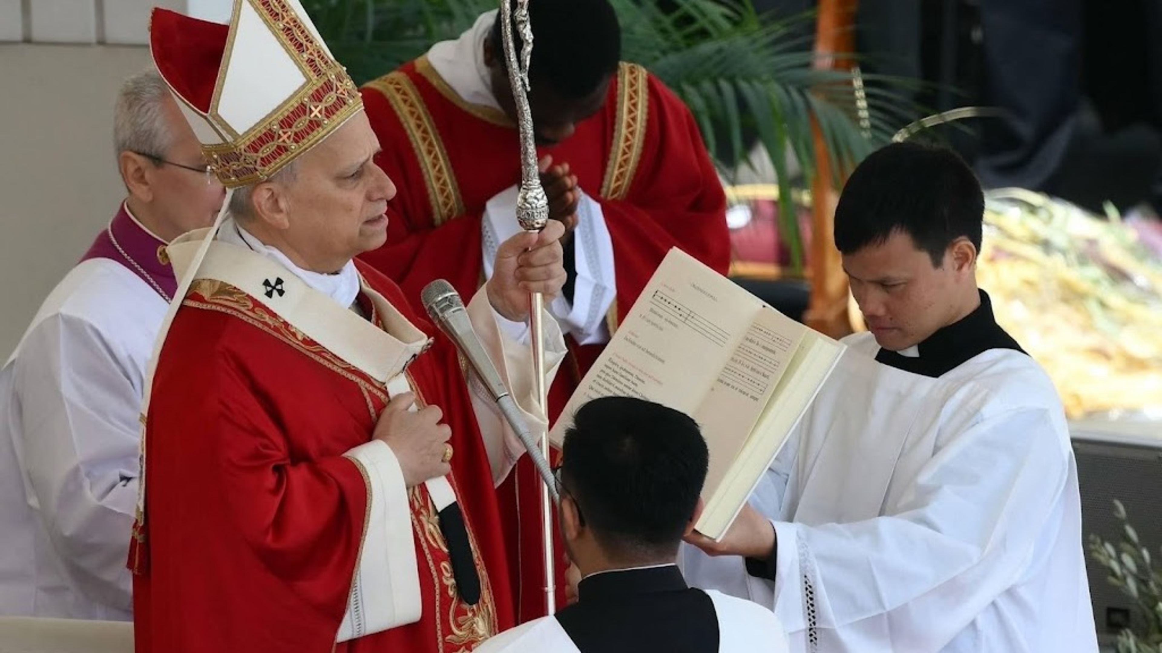 Pope Leo strongly condemns leaders who start war