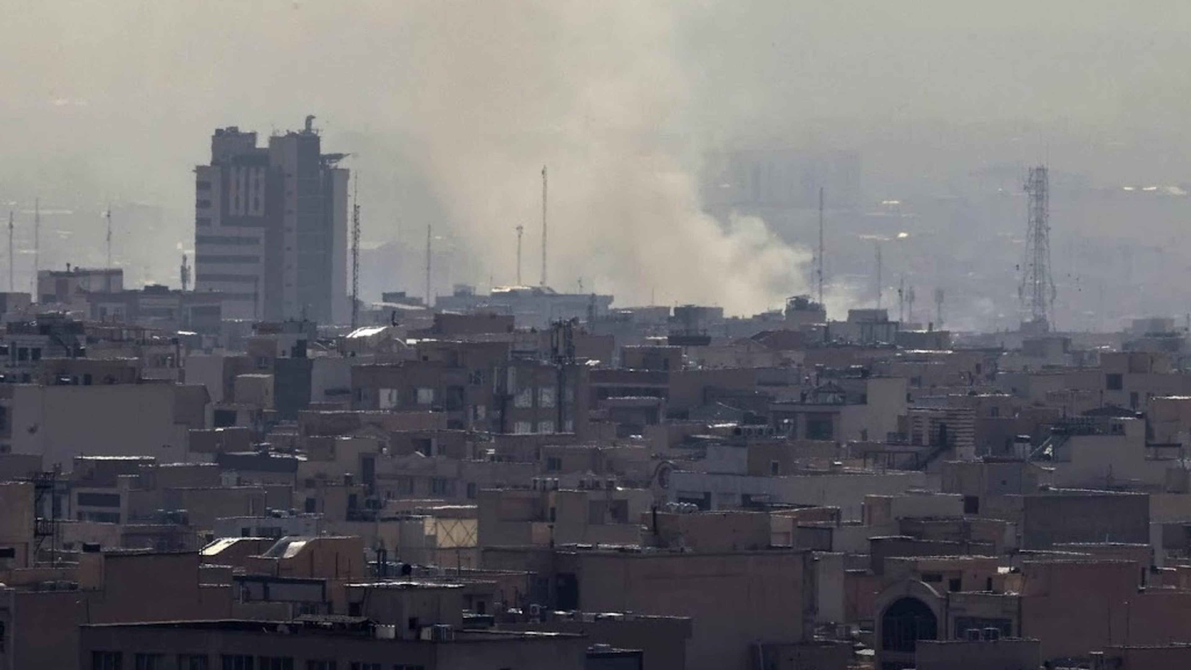 Air raid sirens and explosions in Bahrain, home to US base