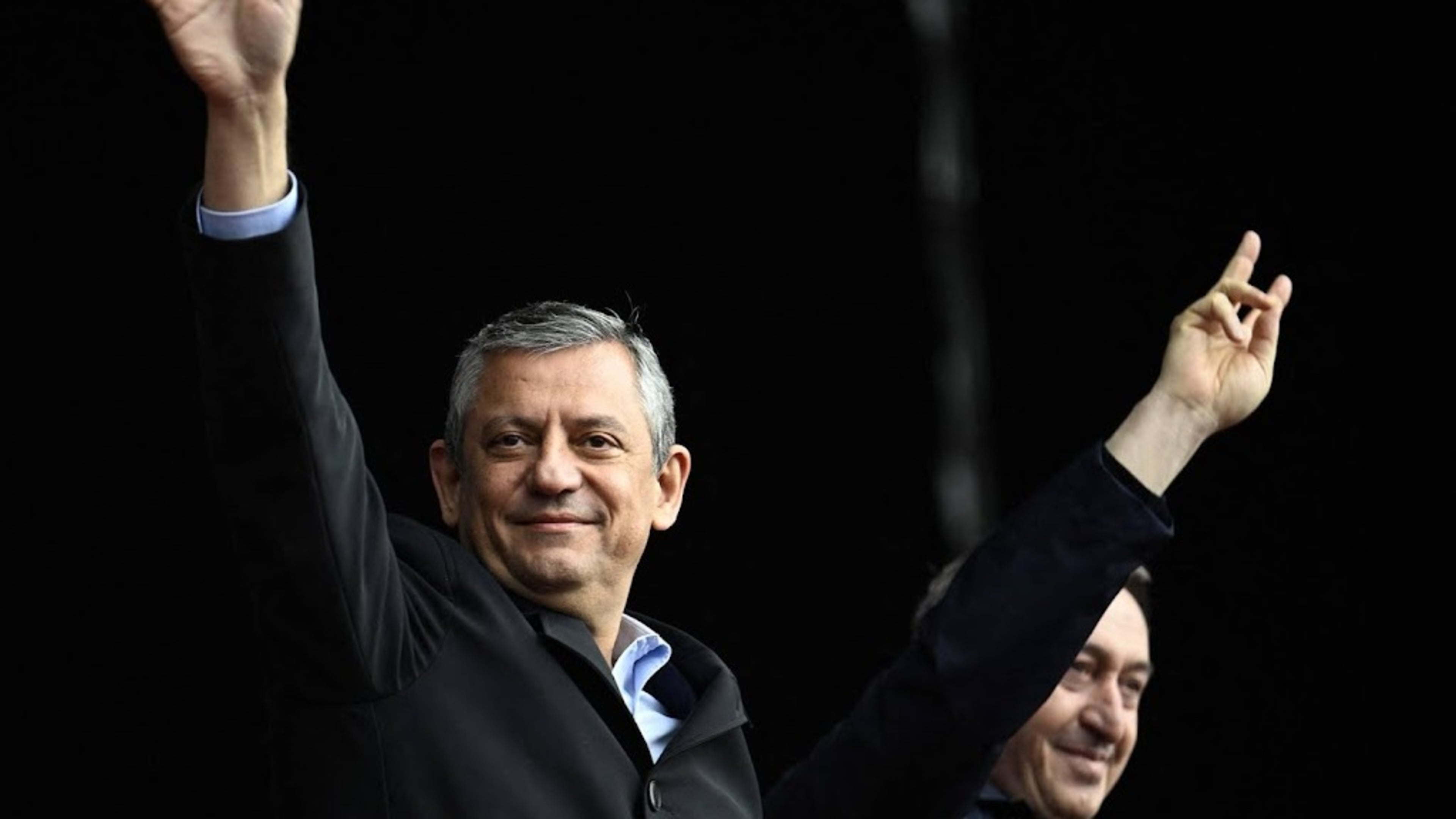 Court ousts main Turkish opposition leader