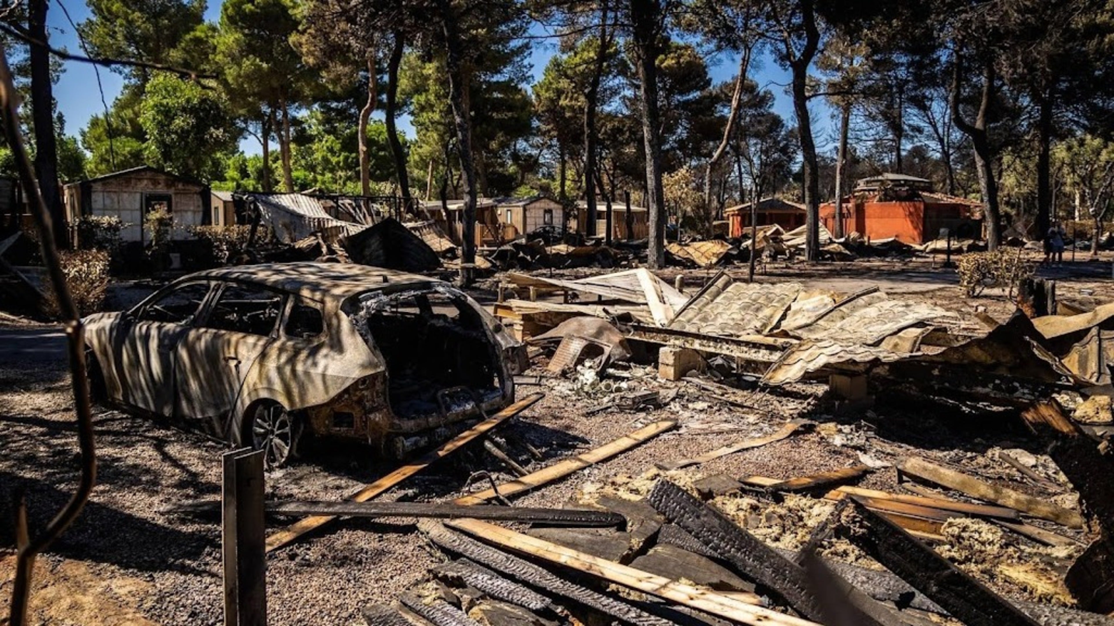 Firefighting efforts on Costa Brava progress but danger remains
