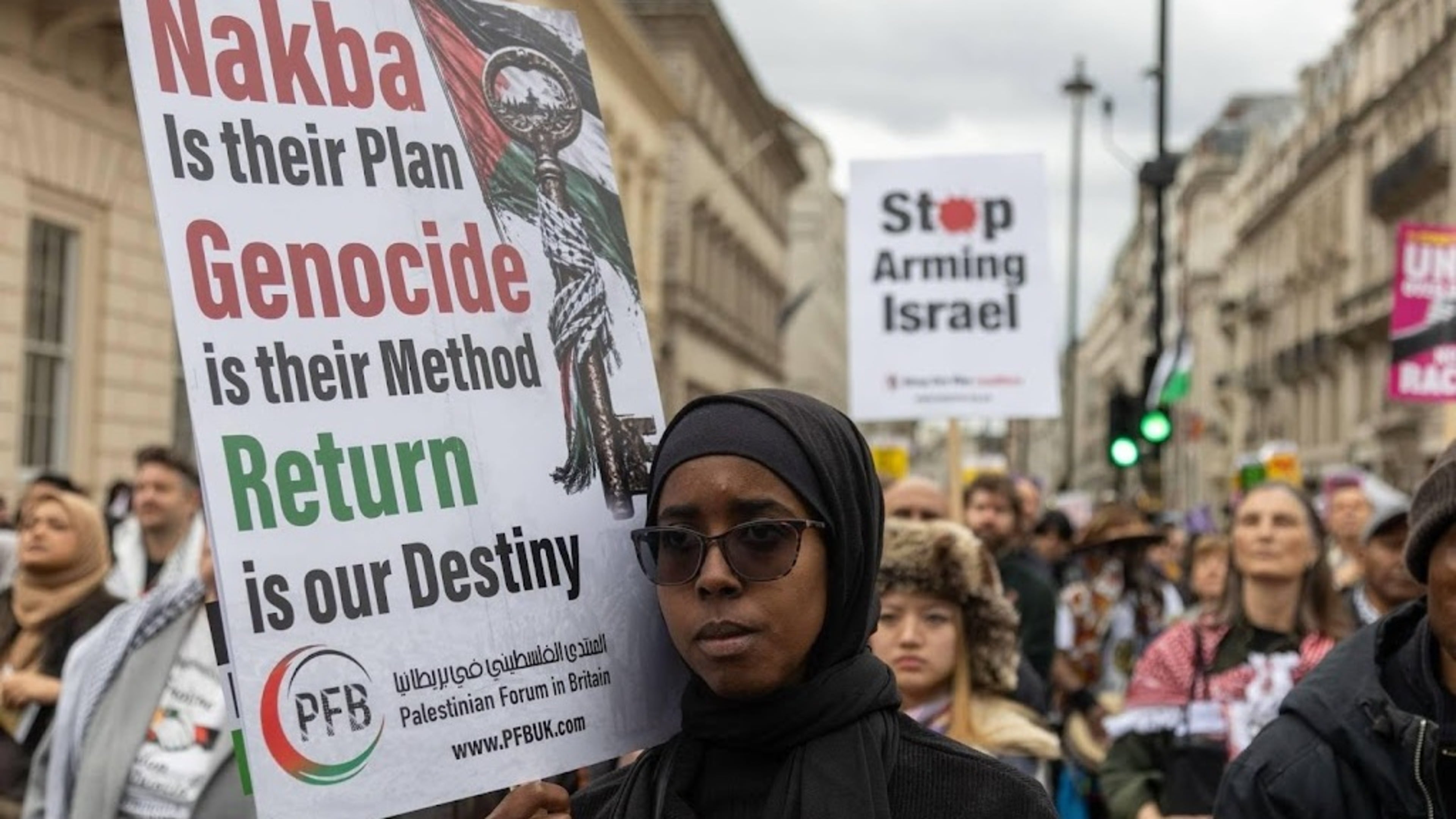 Large anti-immigration and pro-Palestinian protests in London