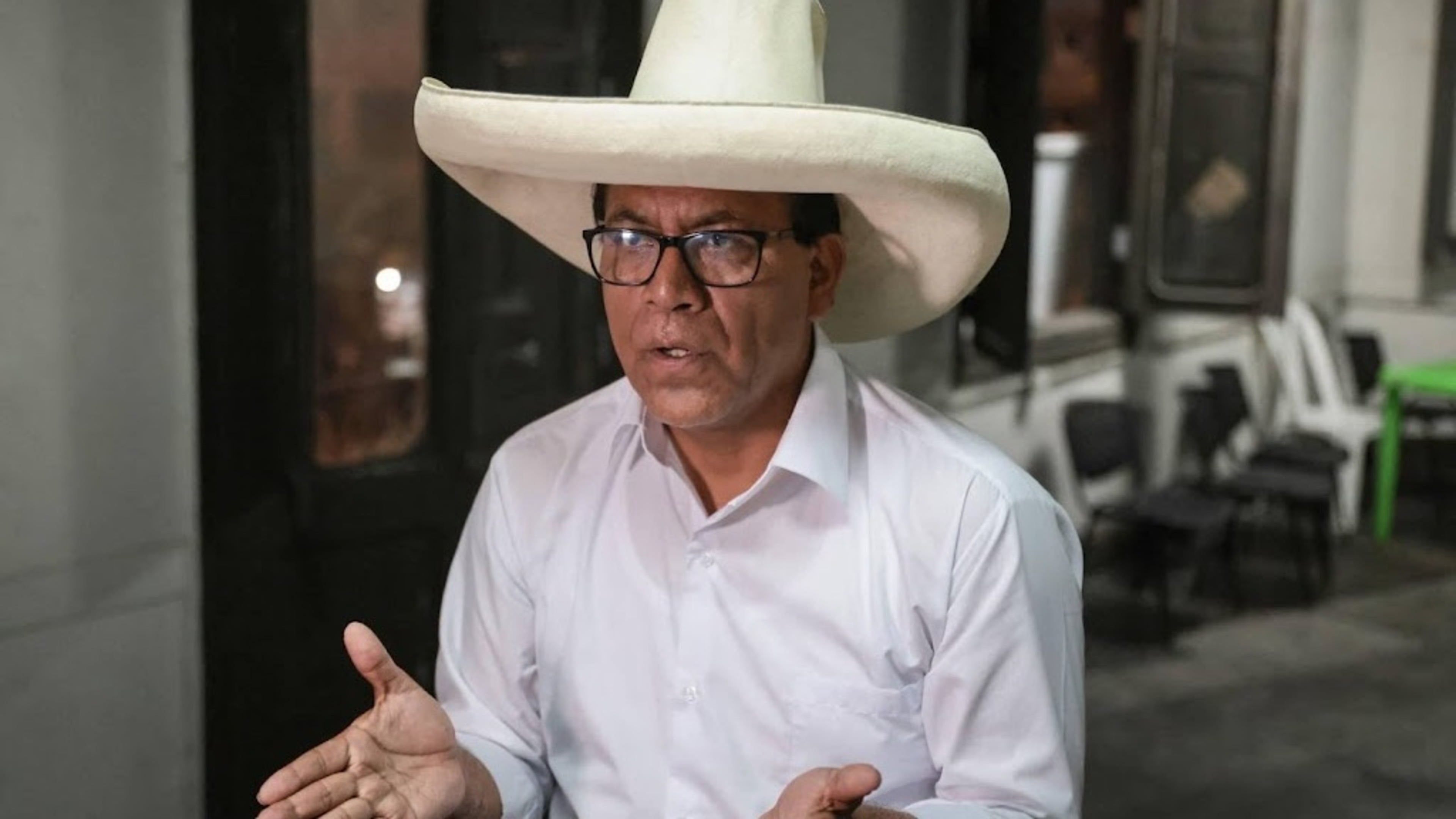 Right-wing Peruvian candidate López demands vote annulment