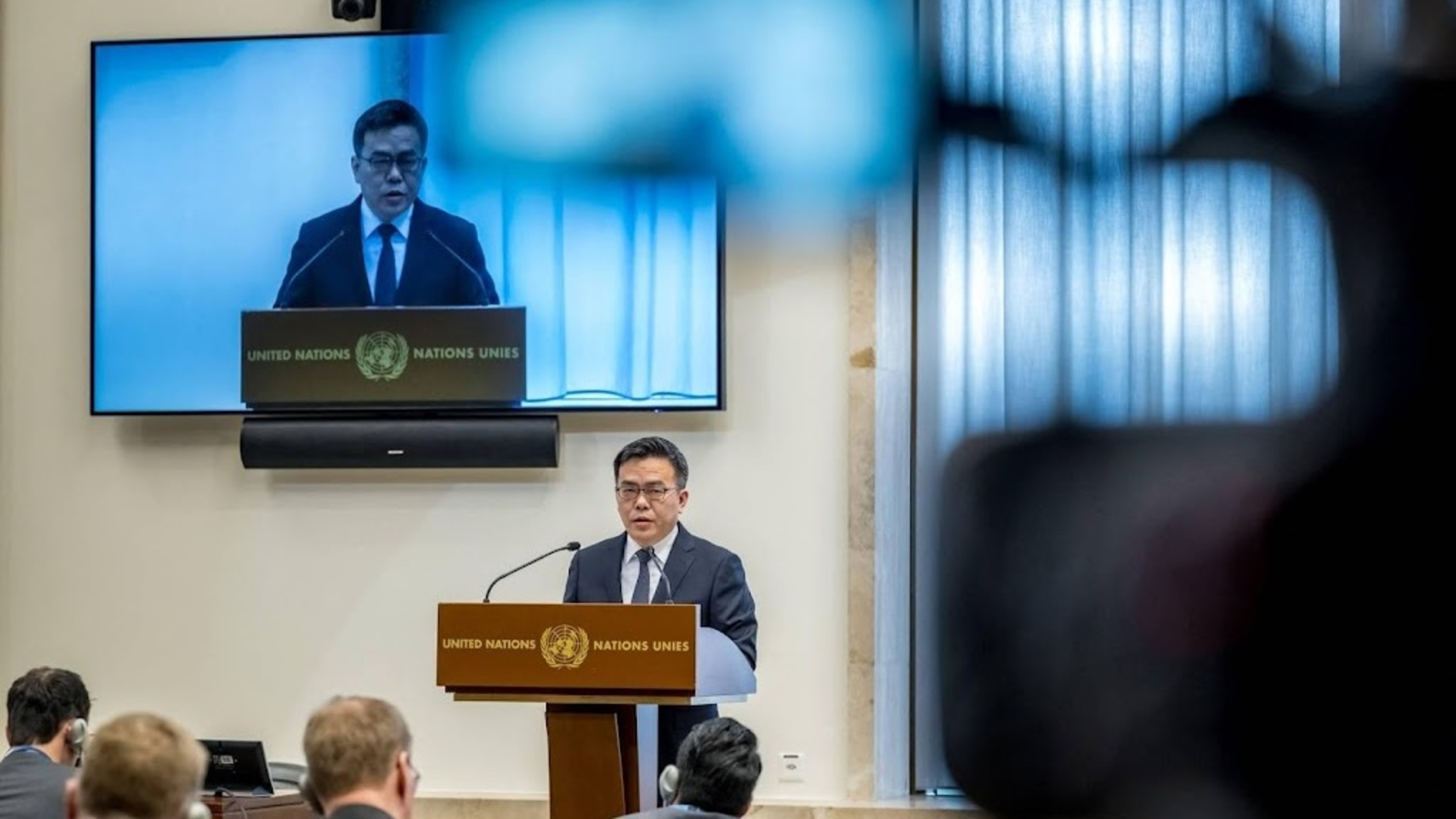 Americans talk to Russians and Chinese in Geneva about nuclear weapons