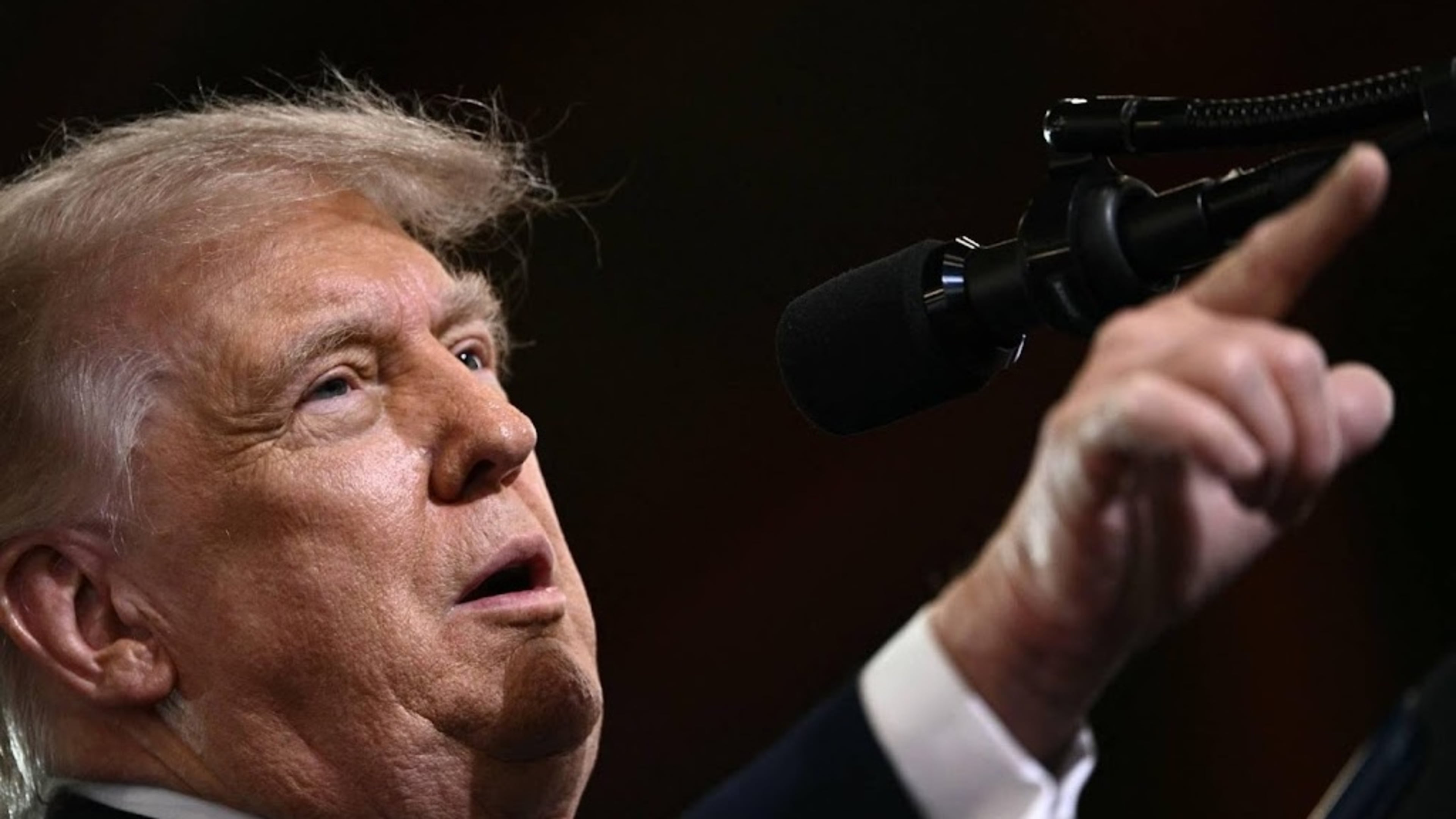 Israeli media: Trump promises to stick to nuclear demands