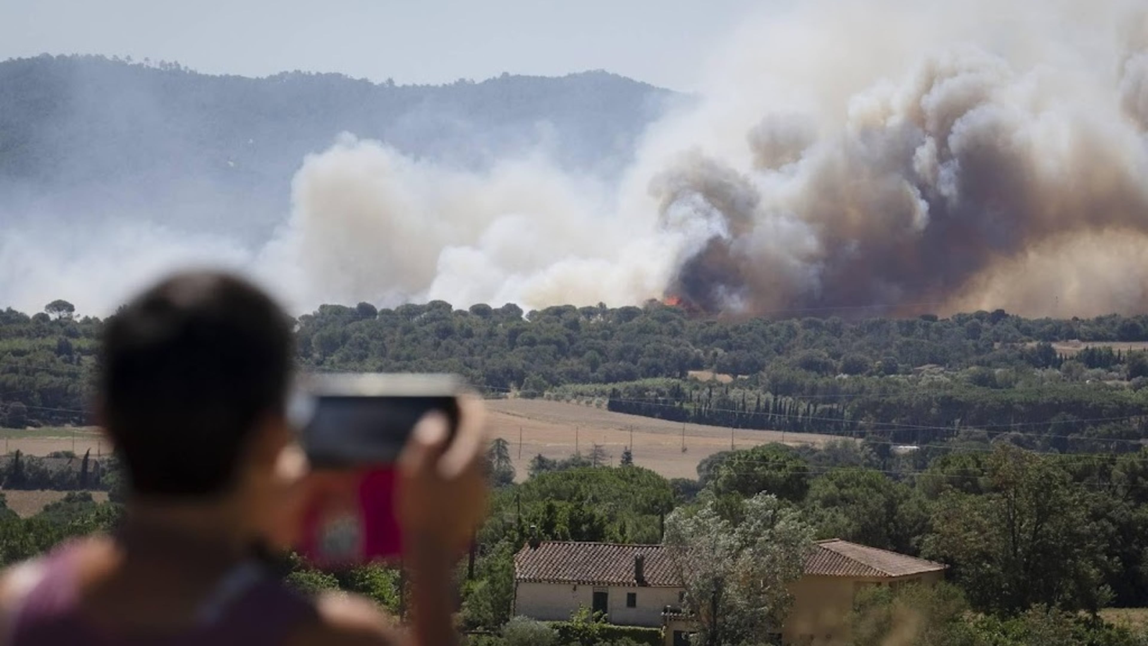 Wildfire near Costa Brava not yet under control