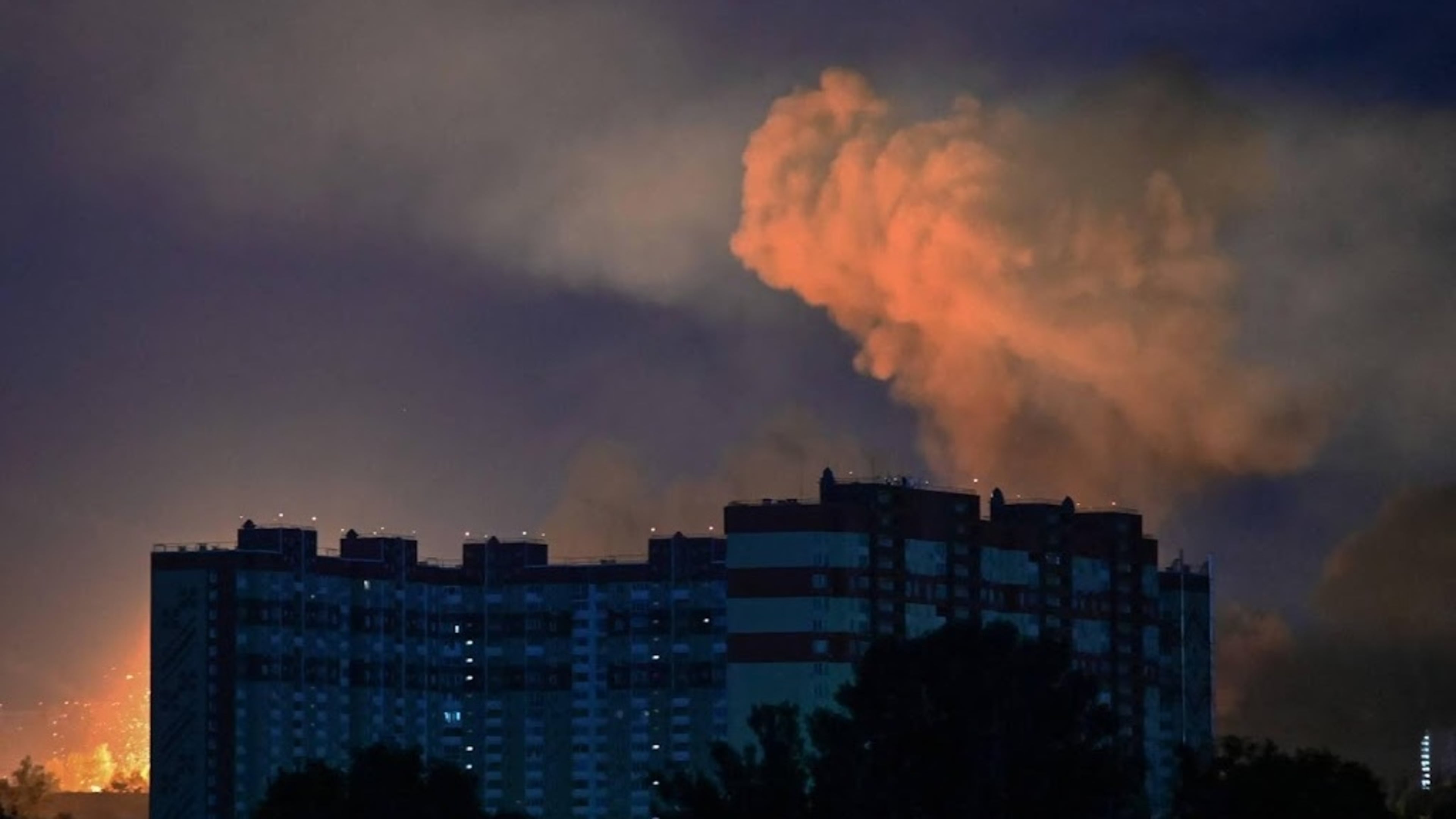 Dead and dozens wounded in heavy attacks on Ukraine