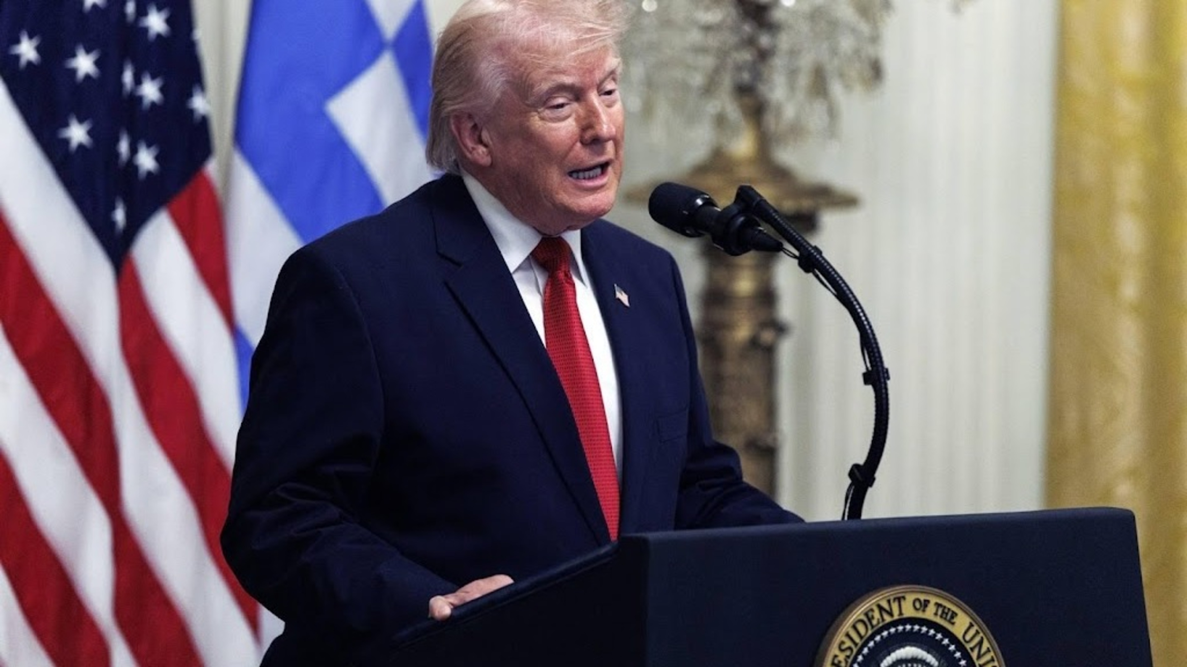 US Senate backs end to shutdown after airport chaos