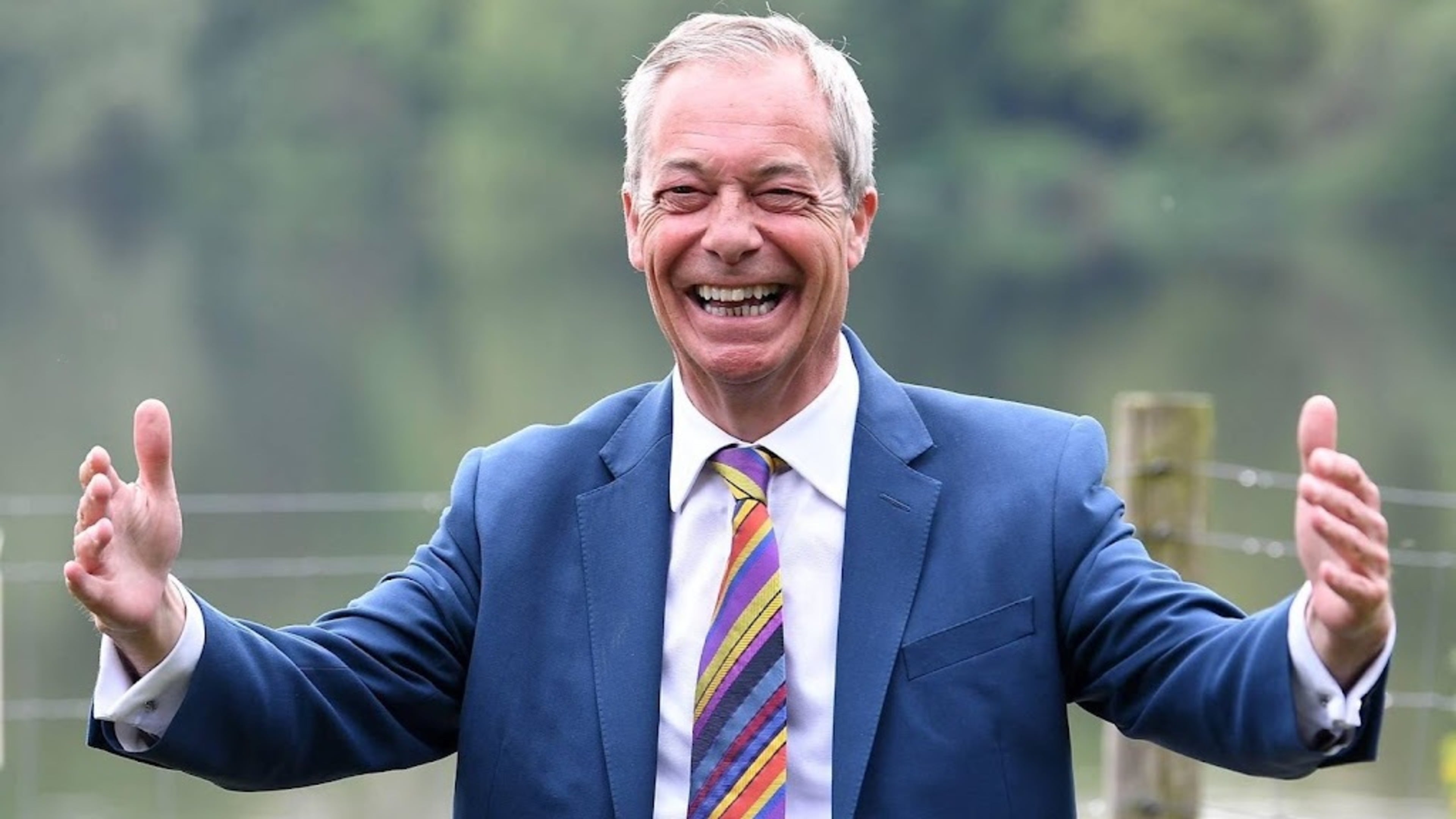 Farage gives up seat to run for re-election