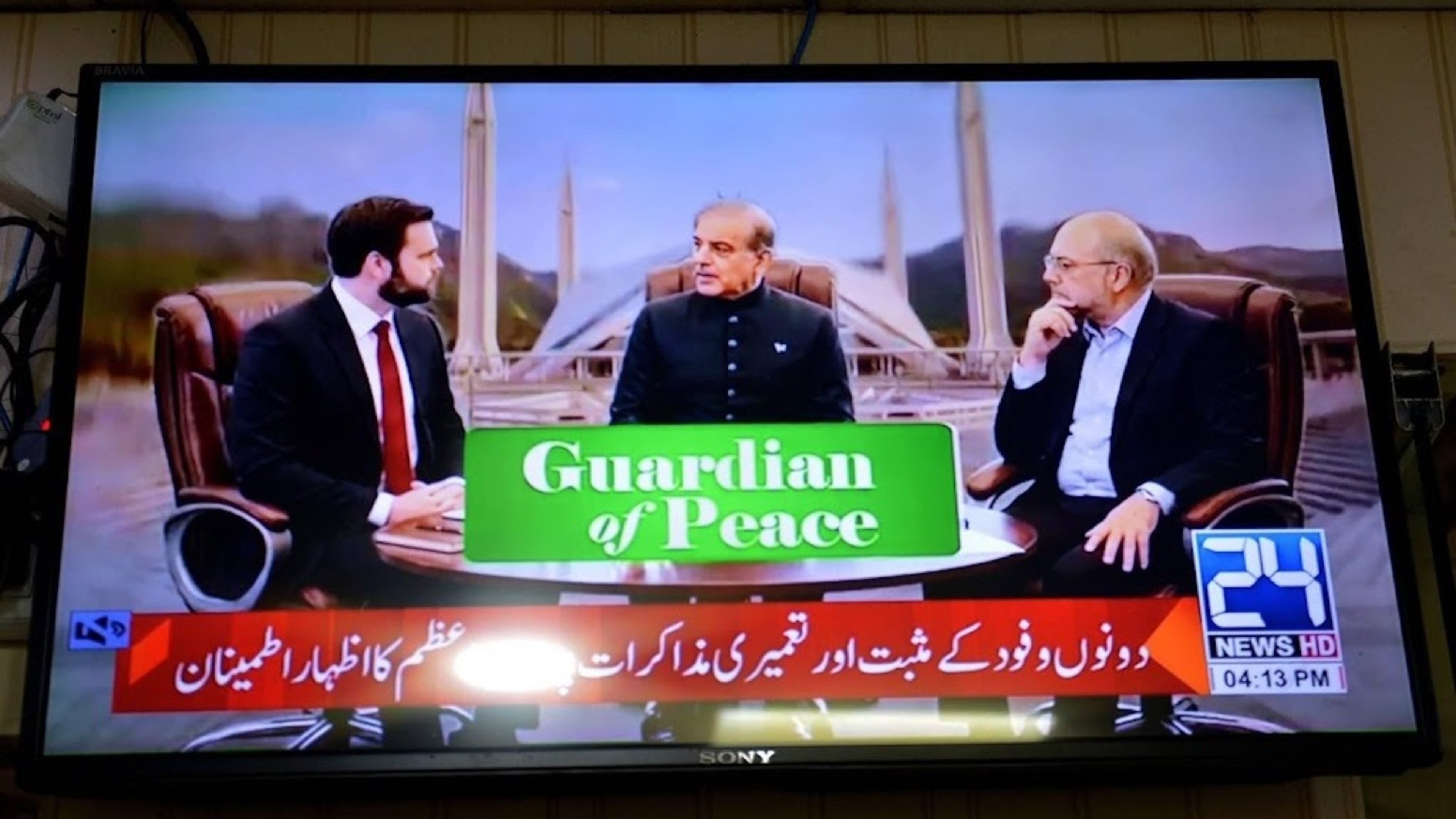 FT: US-Iran negotiations stall over Strait of Hormuz