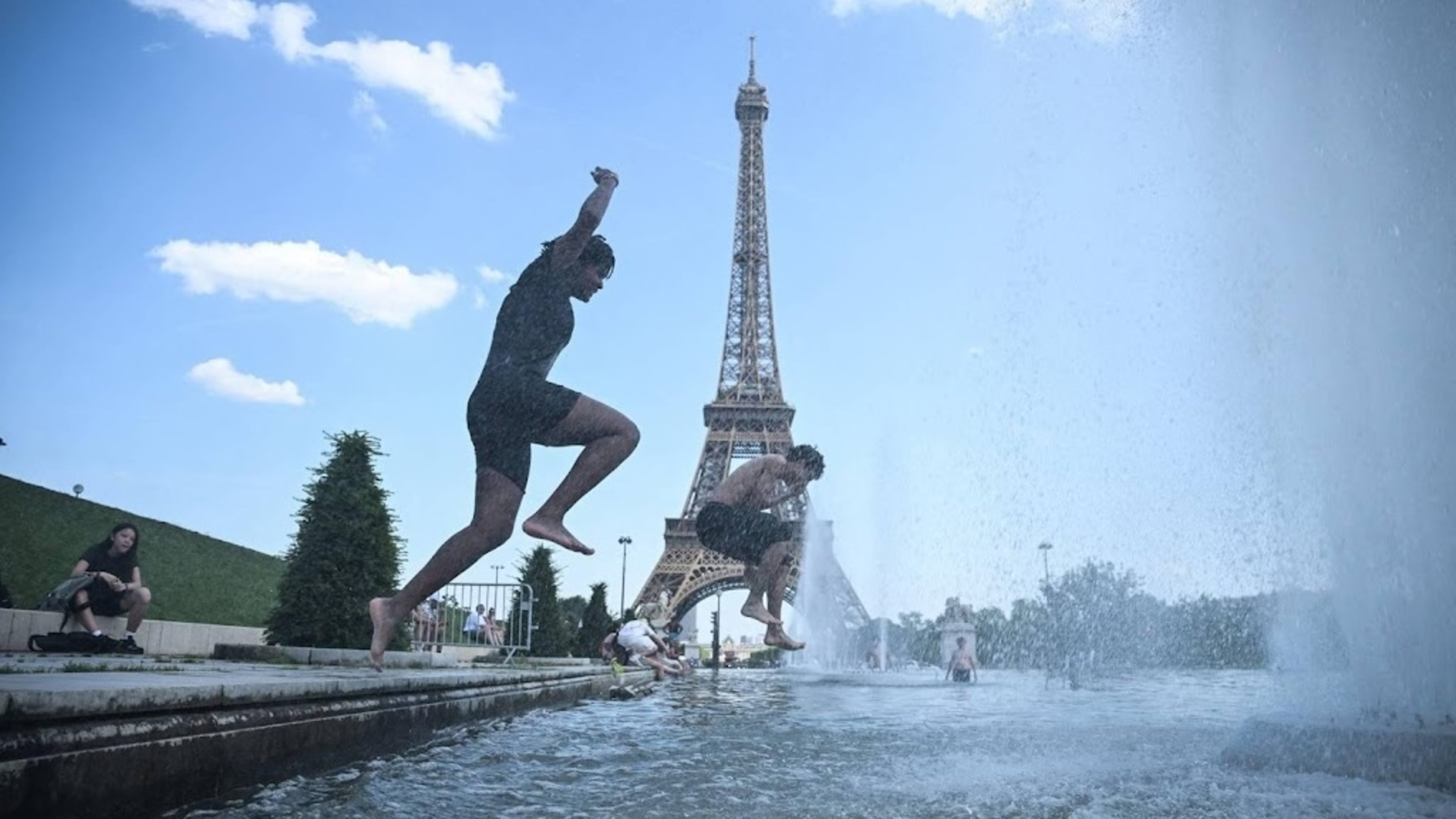 French Prime Minister calls crisis meeting on heatwave