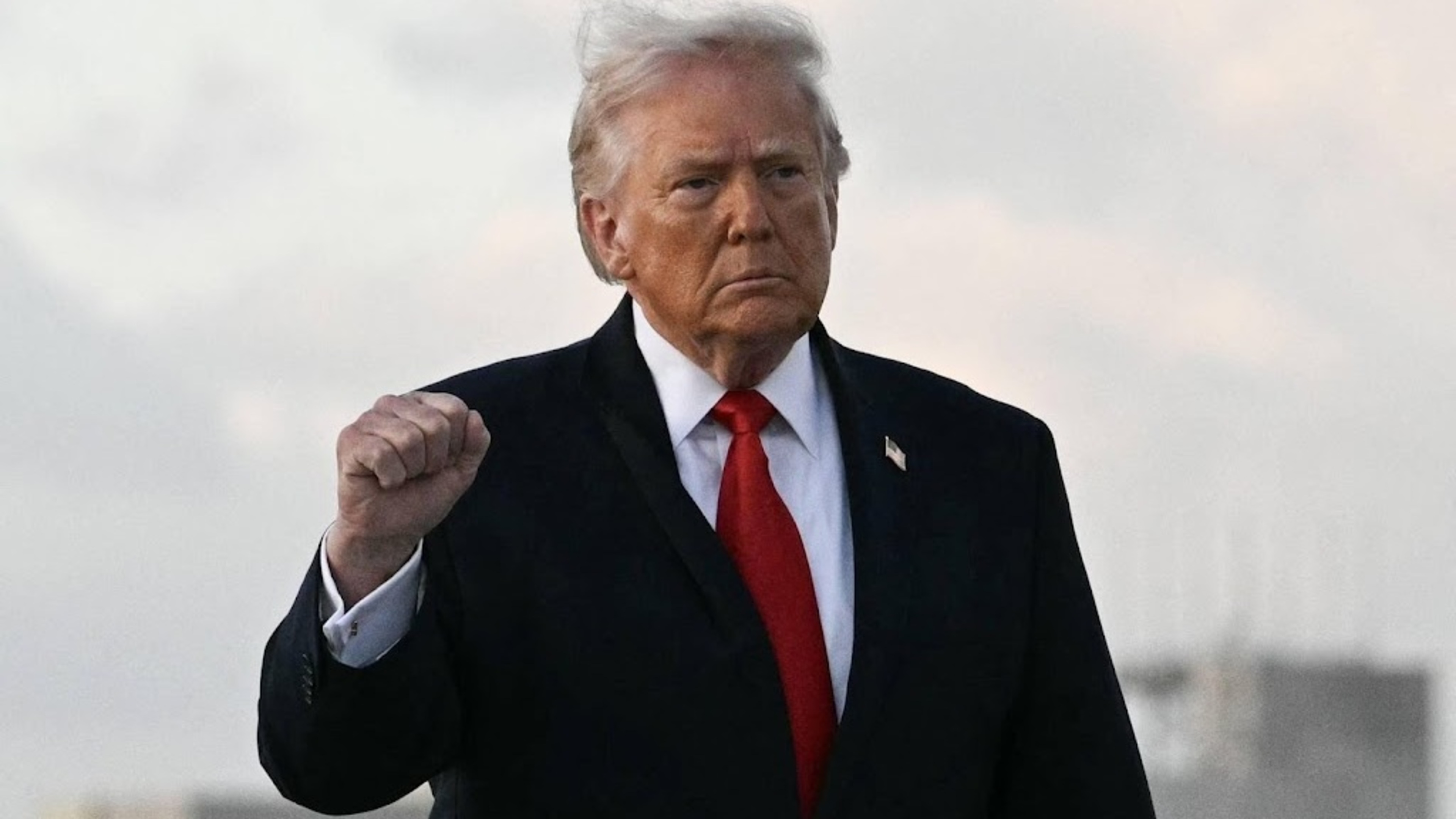 Trump threatens attacks on Iranian ships ignoring blockade