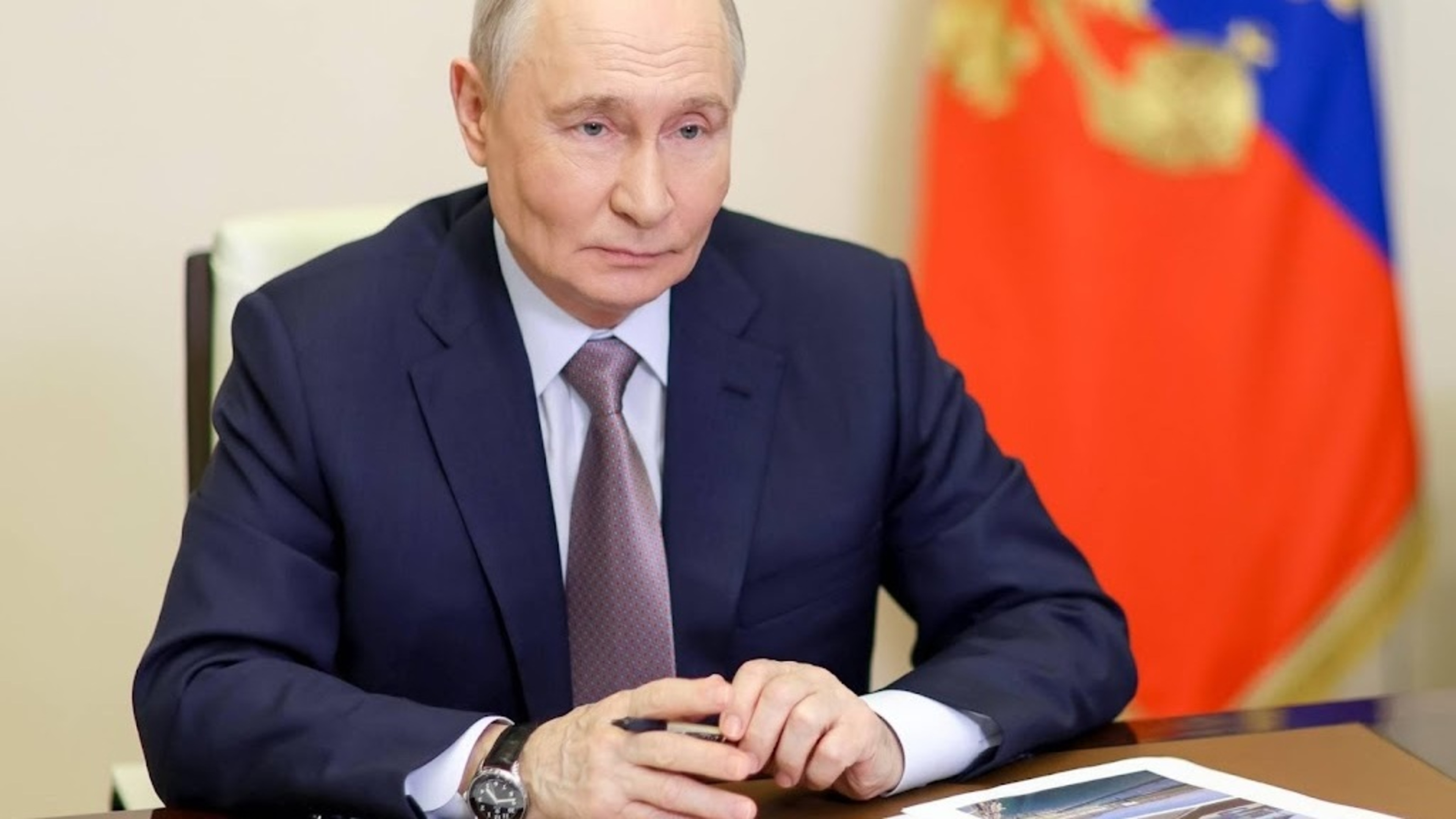 Kremlin denies report that Putin asked businessmen for money