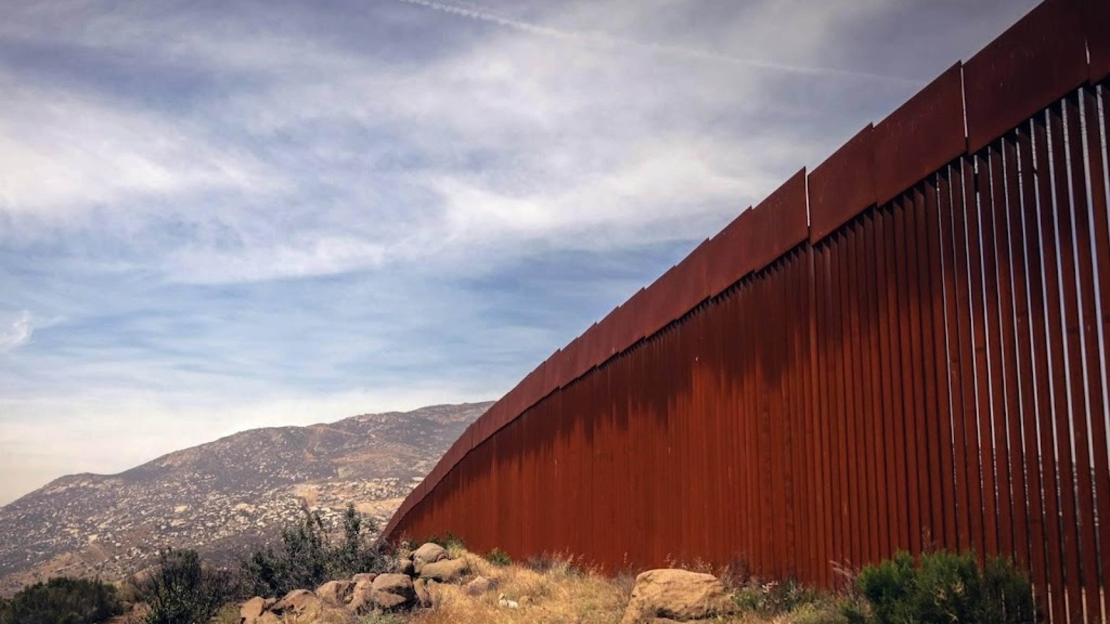 US expects to complete wall along Mexican border by end of 2027