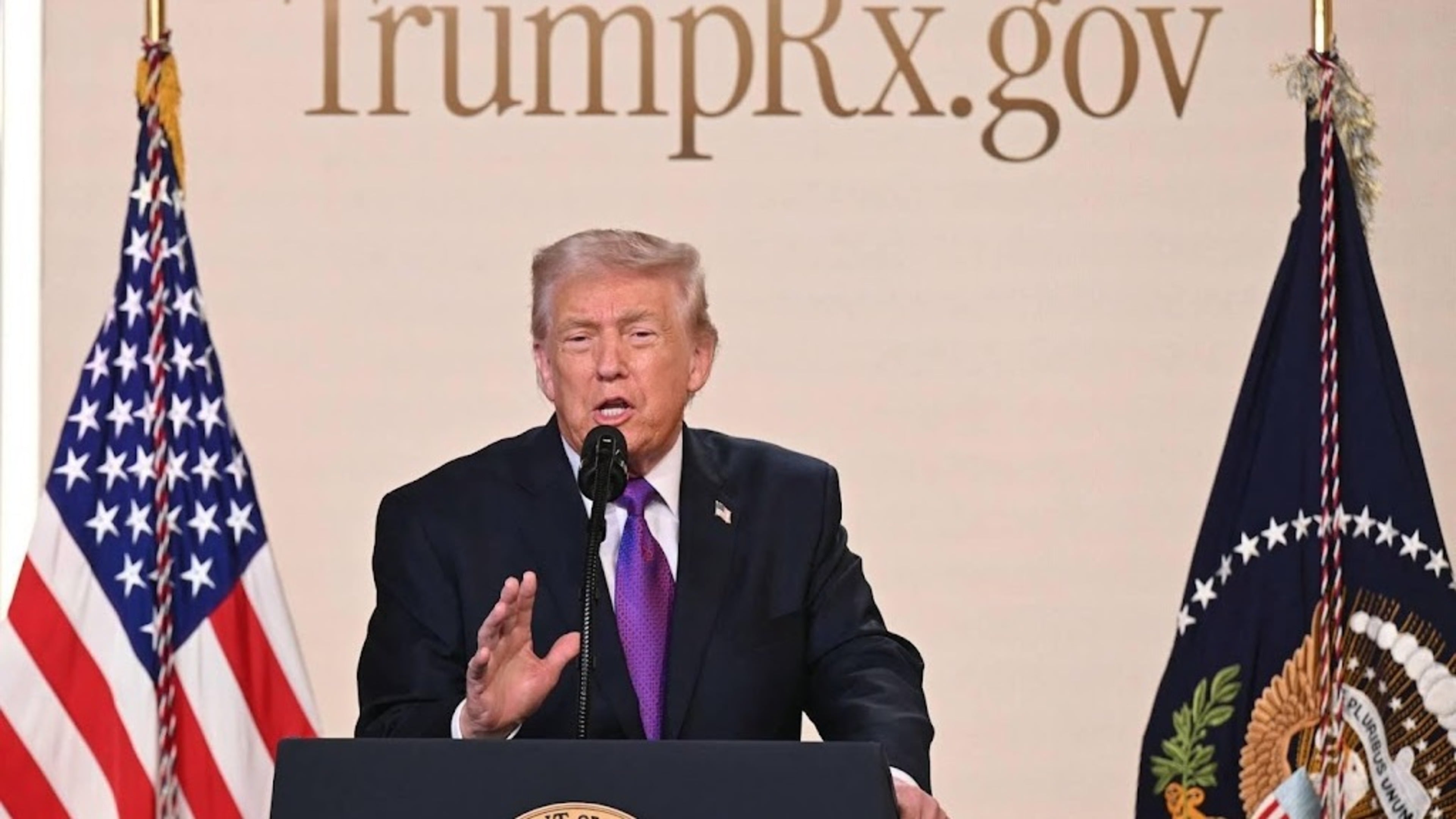 Trump announces expansion of drug discount program
