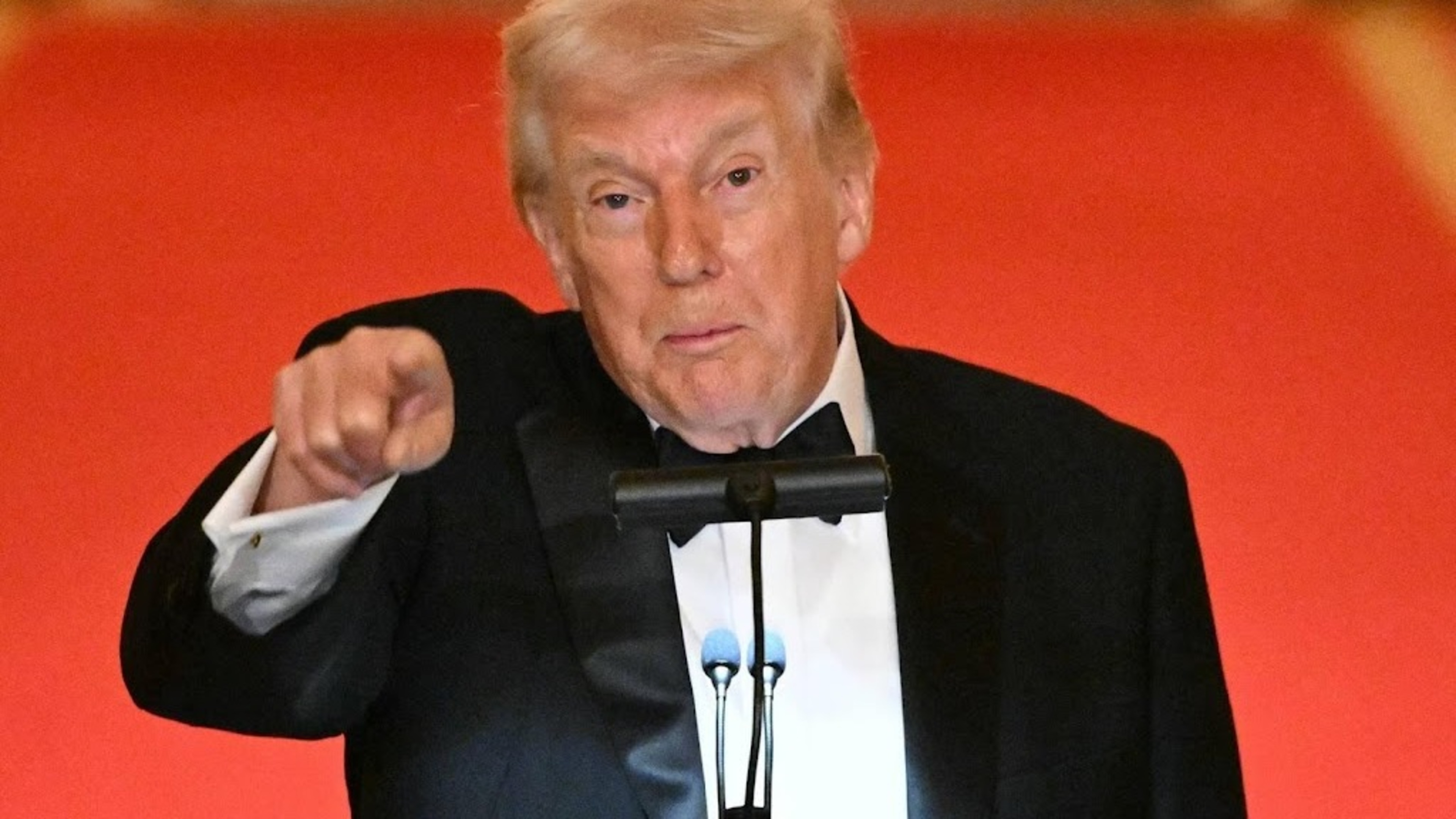 Trump says he will send a hospital ship to Greenland