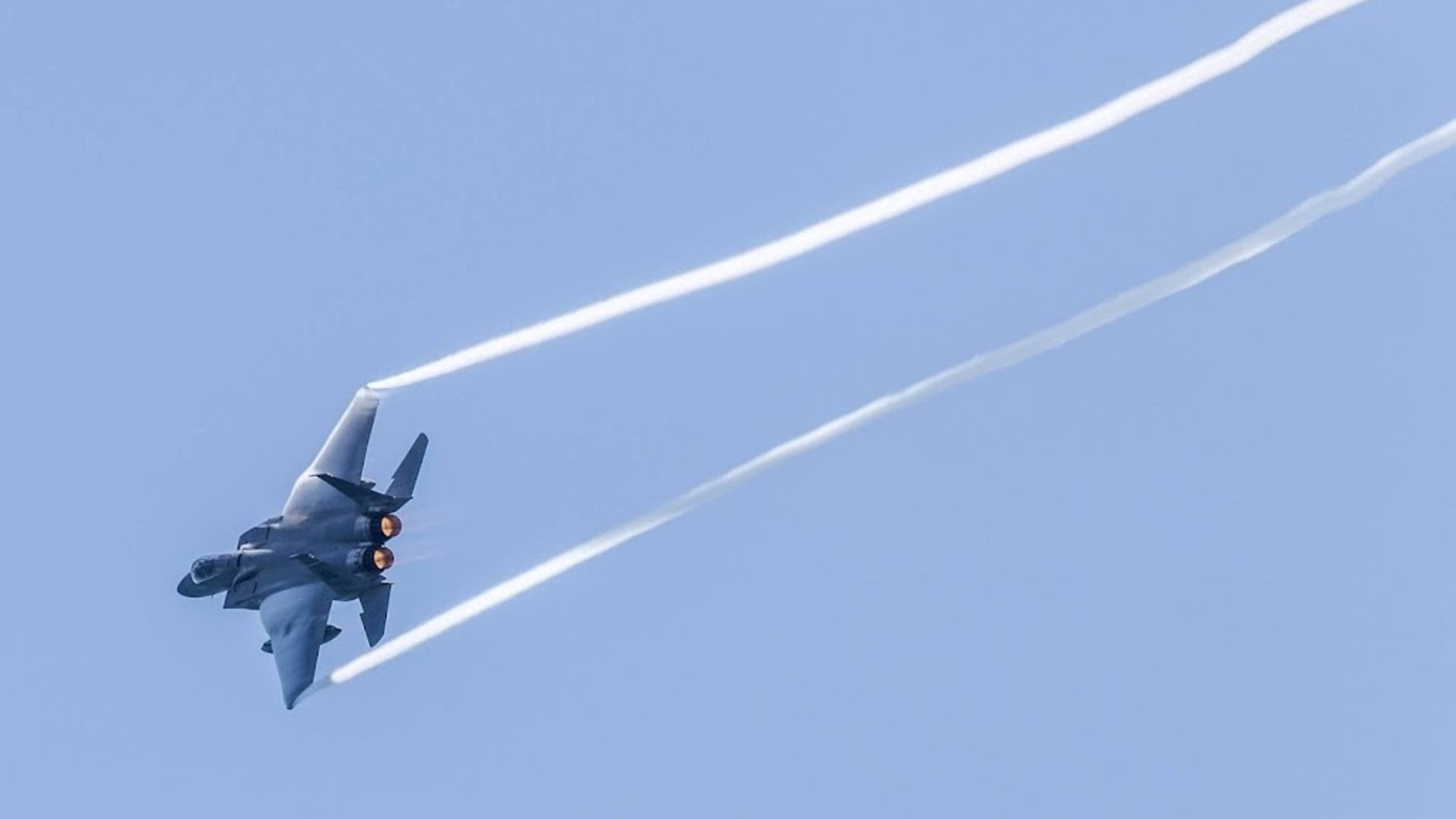 Iran and US continue search for missing F-15 crew member in Iran