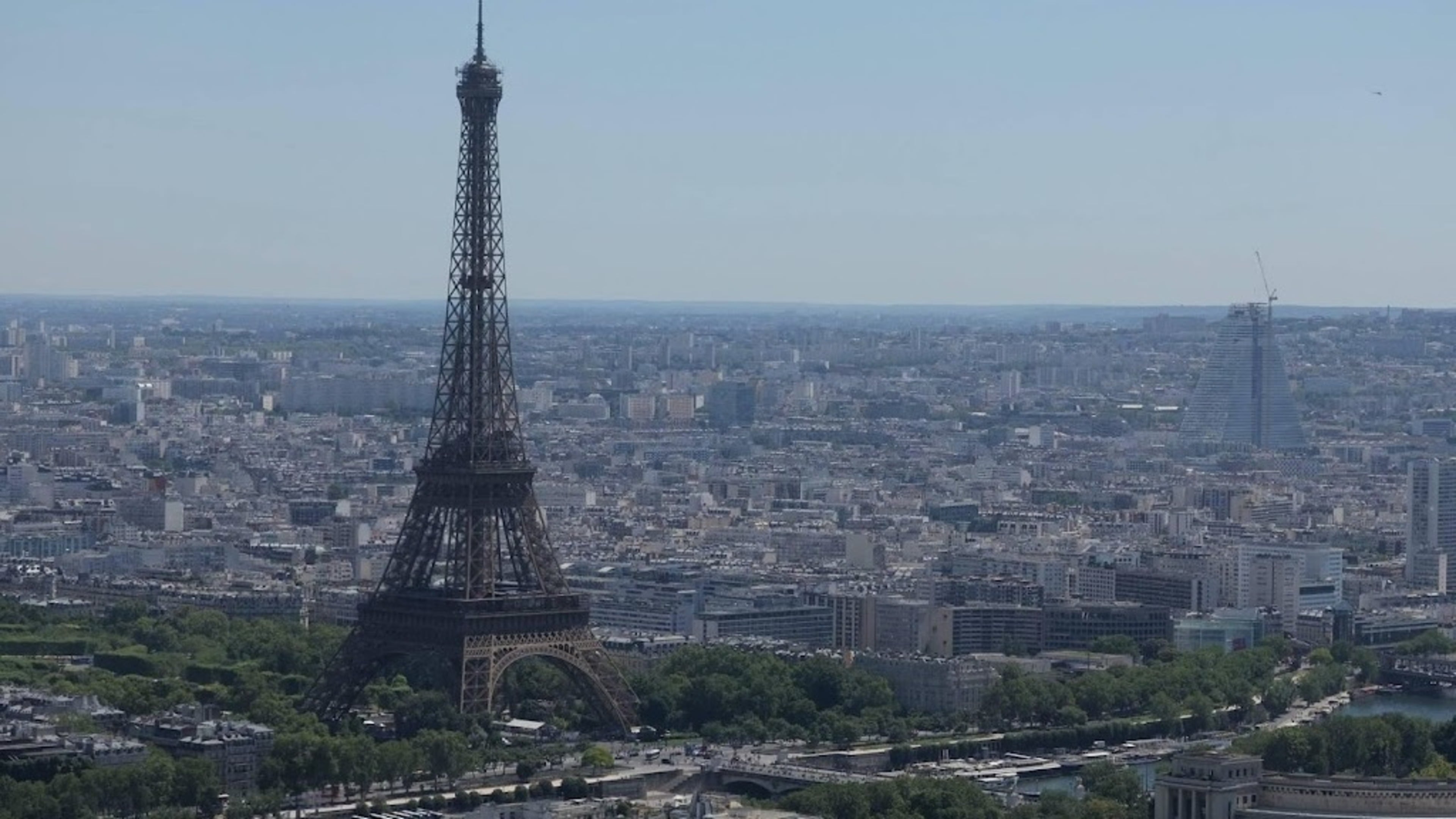 Paris names Palestinians honorary citizens