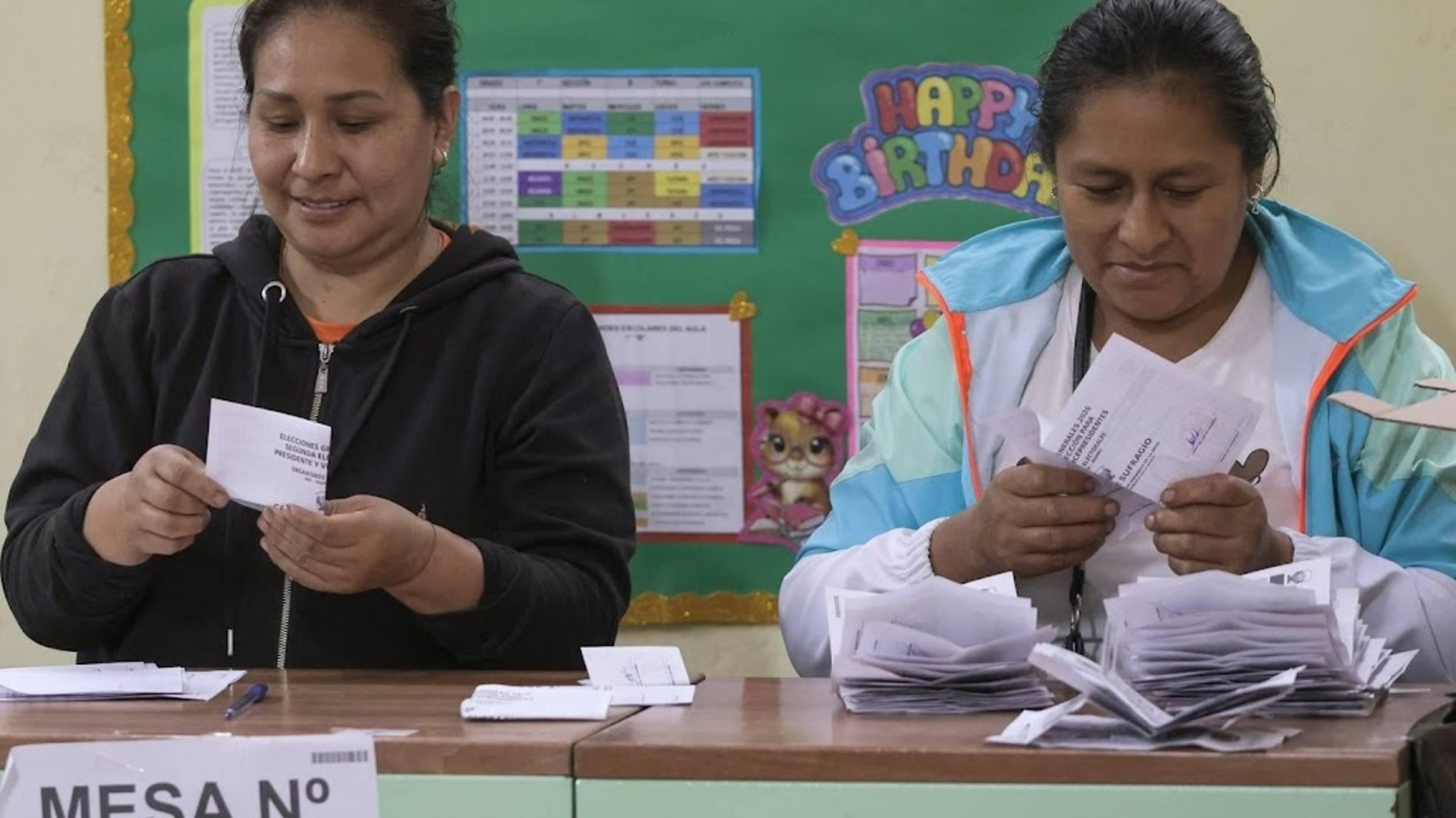 Peru presidential candidates neck and neck