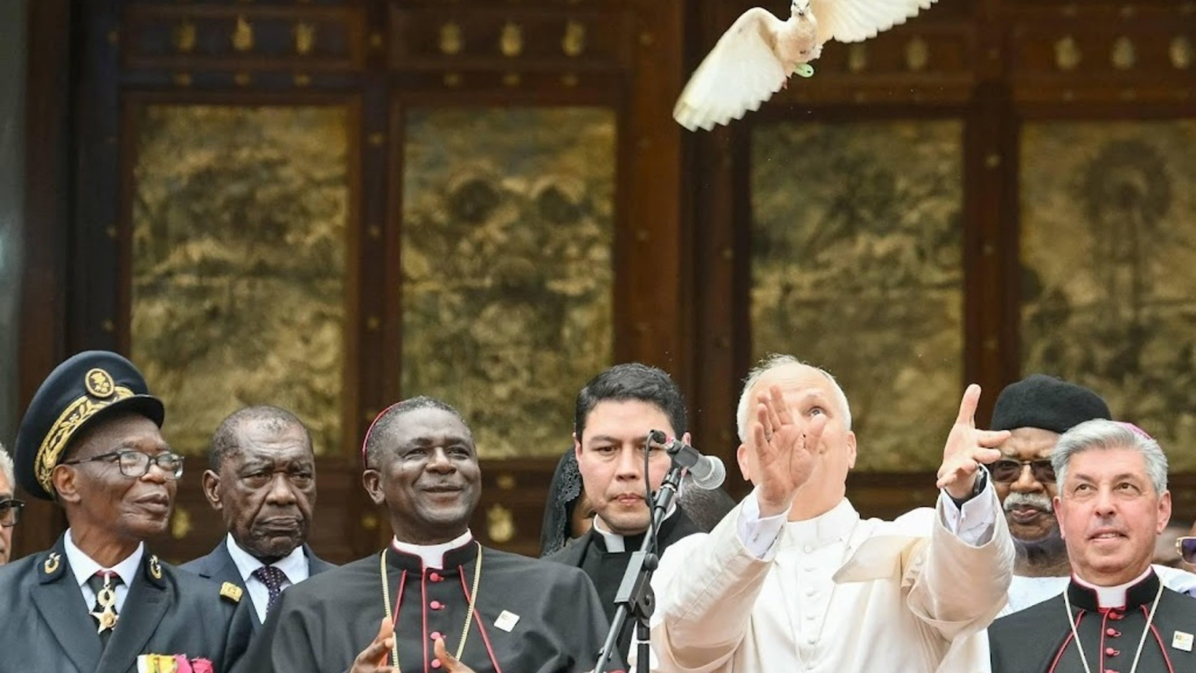 Pope denounces tyrants wasting billions on weapons
