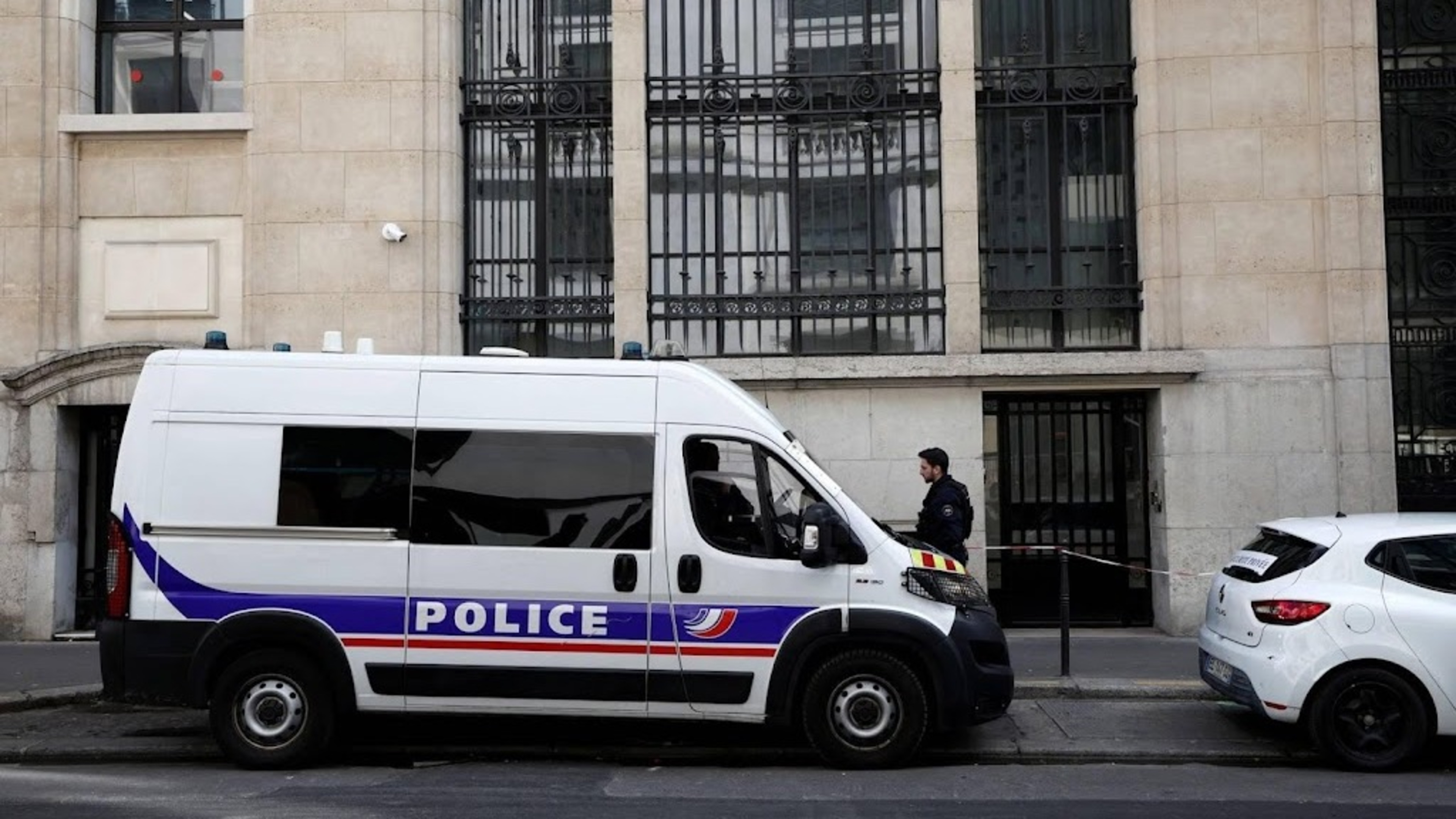 More arrests after explosive placed at Paris bank