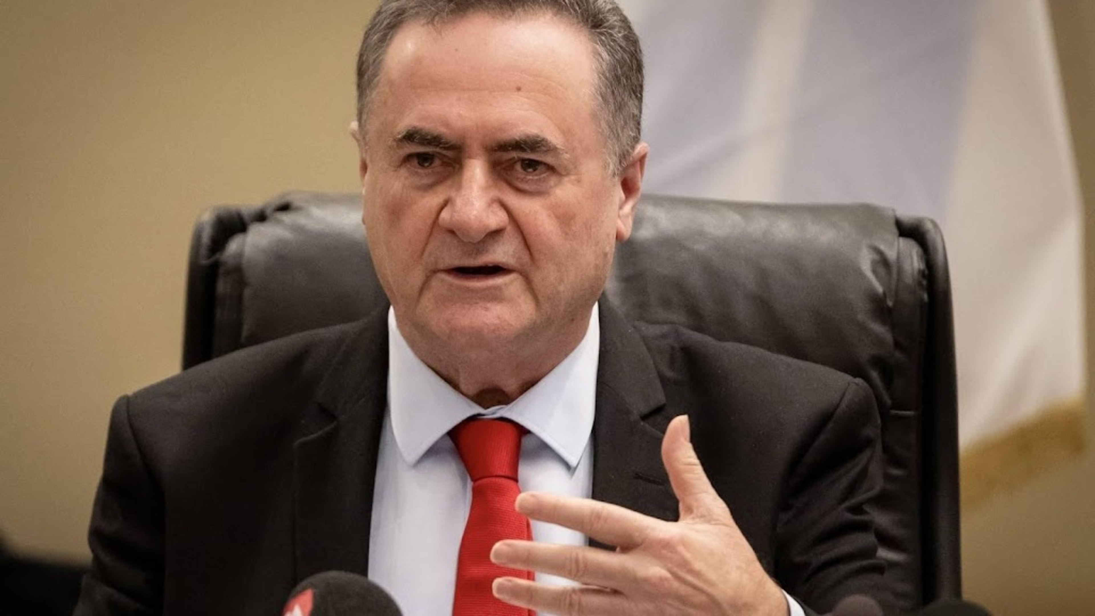 Israeli Defense Minister threatens to seize Lebanese territory