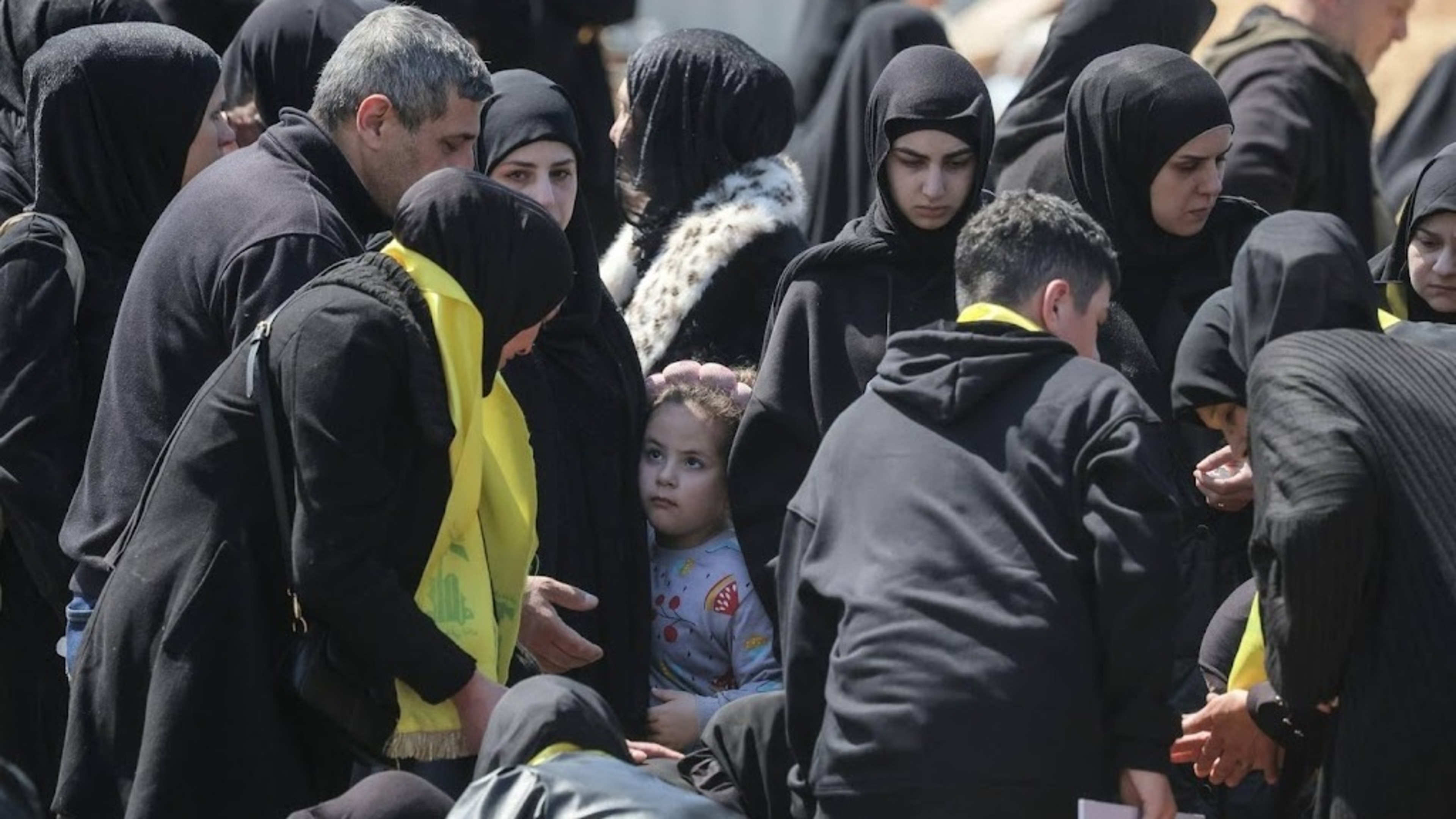 Hezbollah urges Lebanese not to return home yet