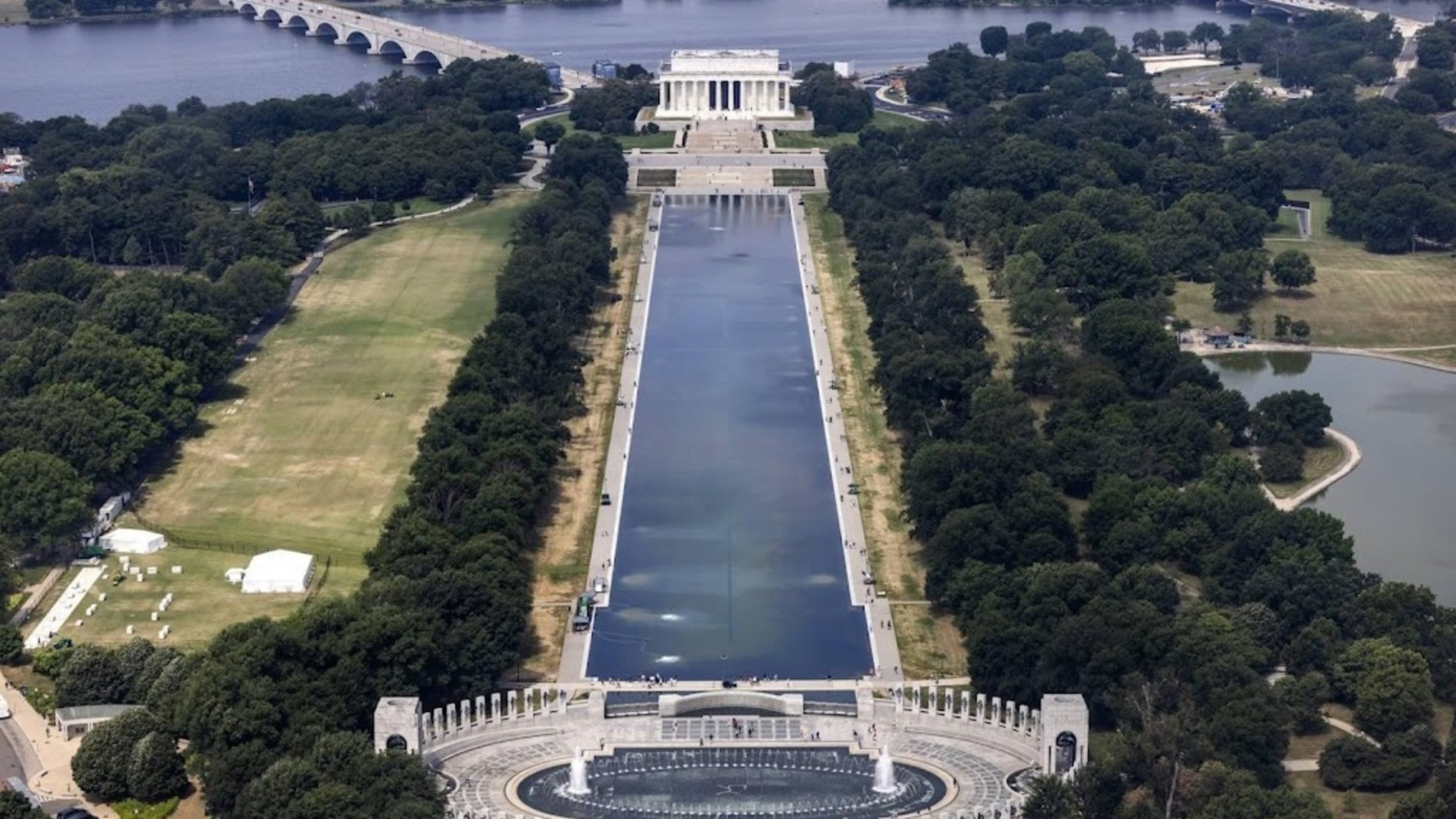 Trump says Reflecting Pool hit by vandals with a knife