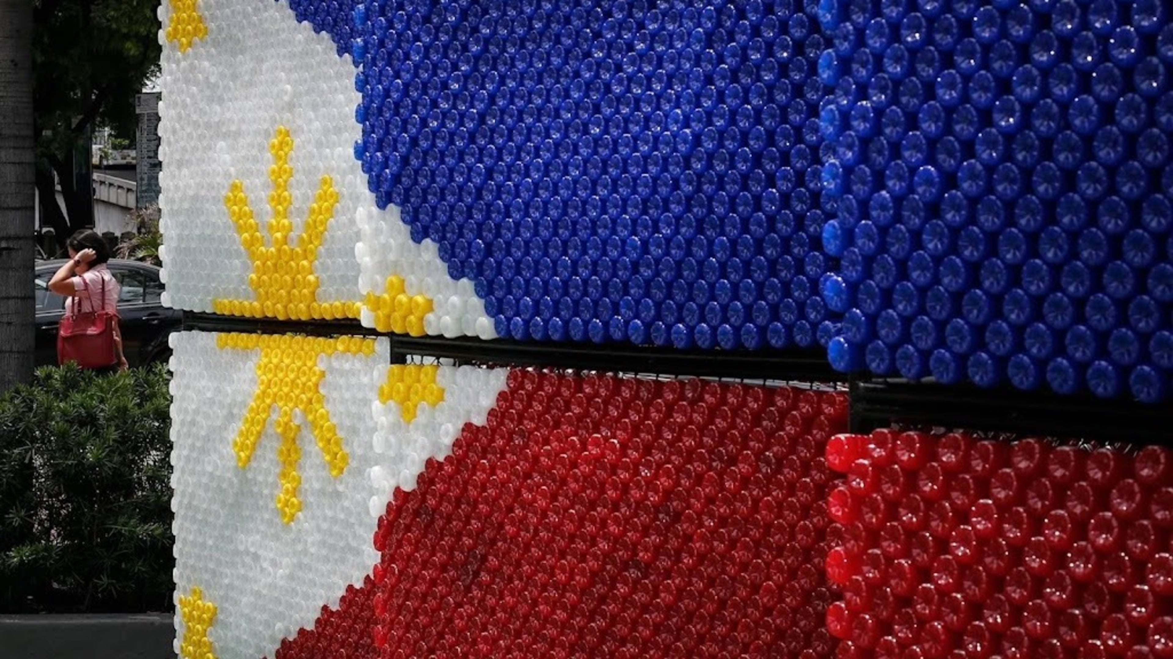 Tsunami warning after powerful earthquake in Philippines